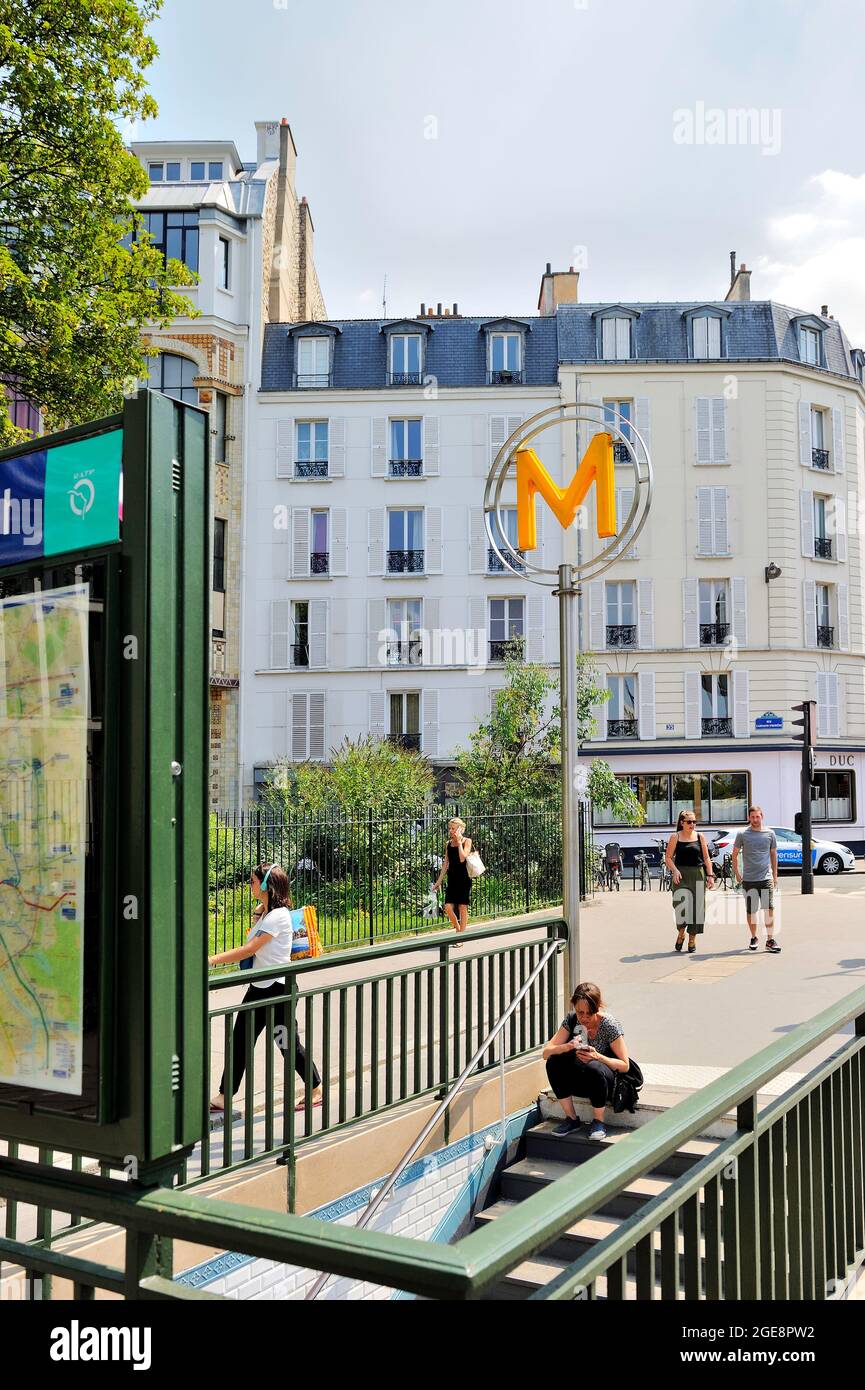 FRANCIA, PARIGI (75) 14 ° ARRONDISSEMENT, MONTPARNASSE QUARTIERE, STAZIONE DELLA METROPOLITANA RASPAIL Foto Stock