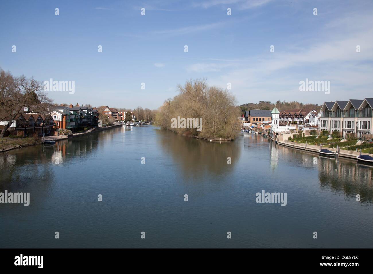 Vista sul Tamigi a Maidenhead, nel Berkshire, nel Regno Unito Foto Stock