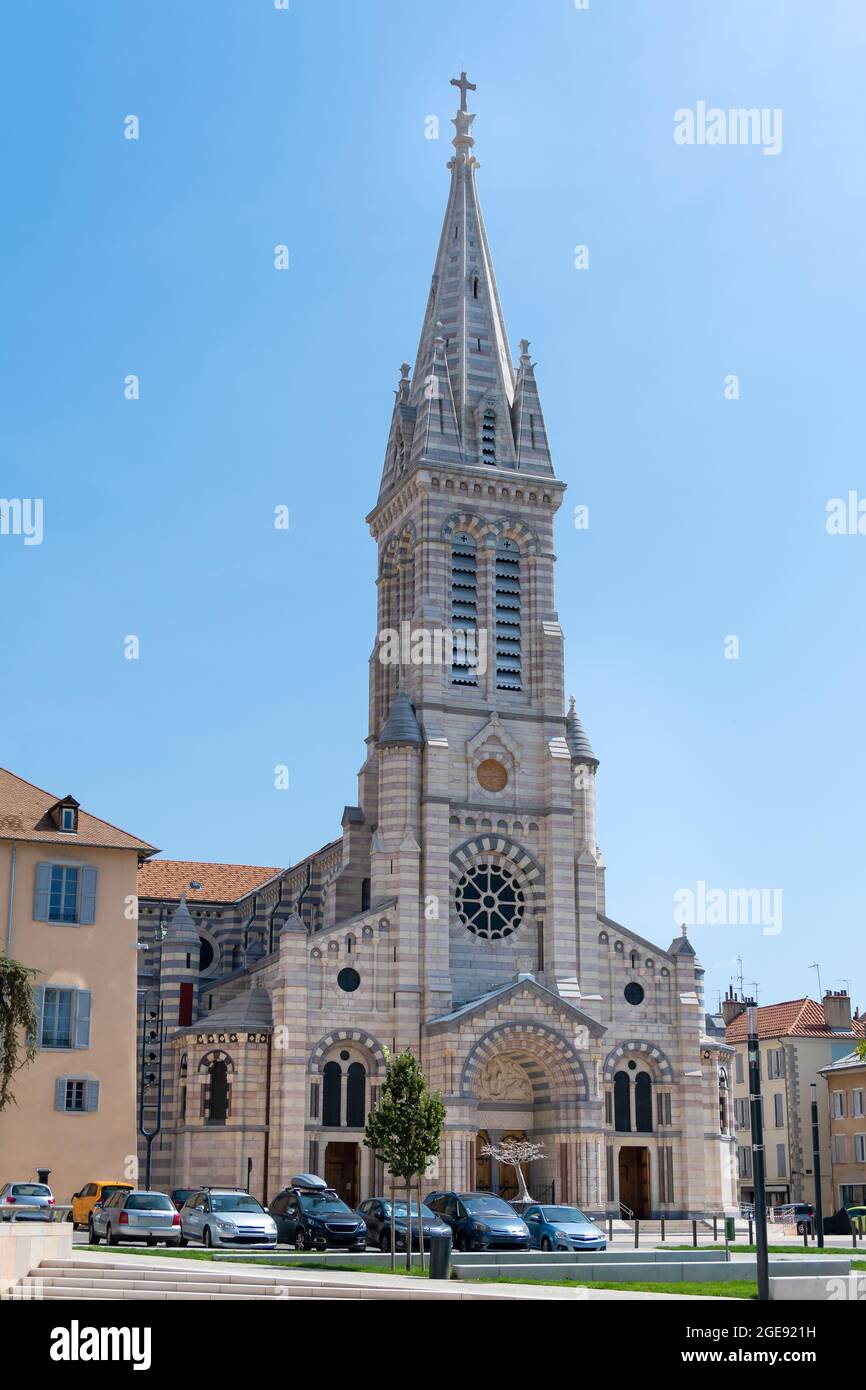Veduta esterna della Cattedrale di Notre-Dame-et-Saint-Arnoux, della diocesi cattolica di Gap, Francia, costruita alla fine del XIX secolo Foto Stock
