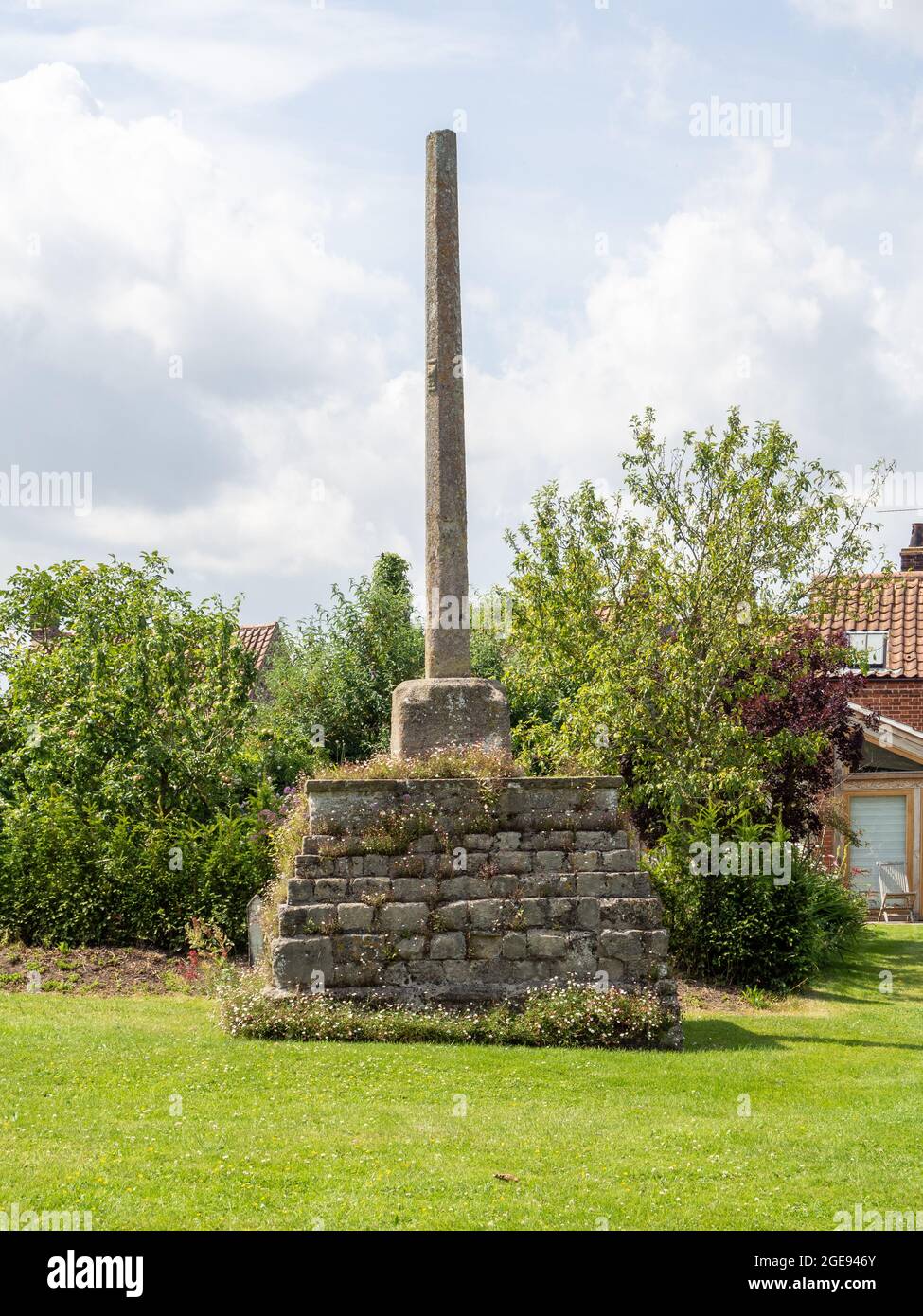 Binham Market Cross, Village Green, Norfolk, UK; si dice sia uno dei migliori esempi sopravvissuti di una croce medievale in piedi a Norfolk Foto Stock