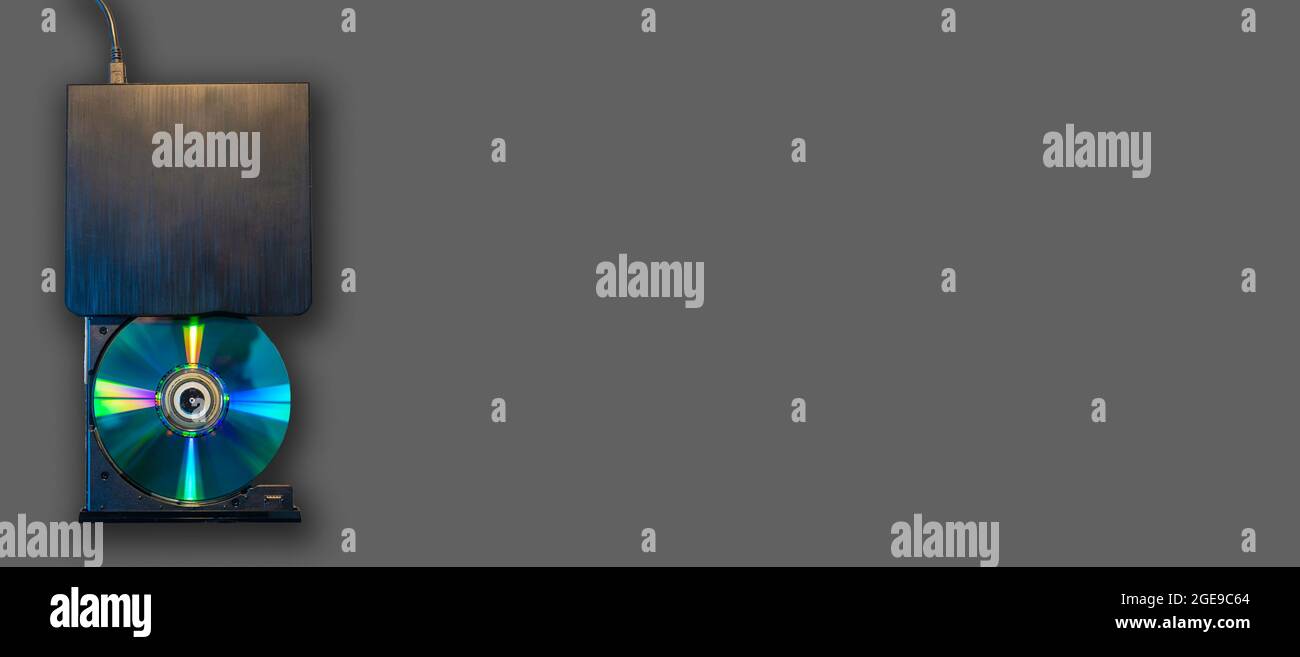 Lettore o registratore video compatto ed elegante per dischi CD e DVD isolati su fondo grigio pieno con spazio per la copia Foto Stock