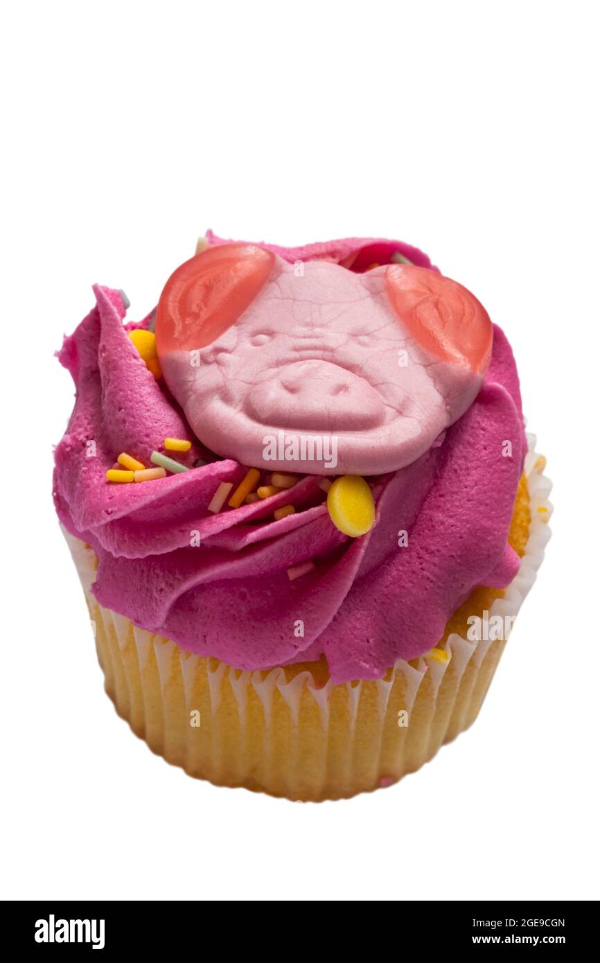 Percy Pig party cupcake torta da M&S isolato su sfondo bianco Foto Stock