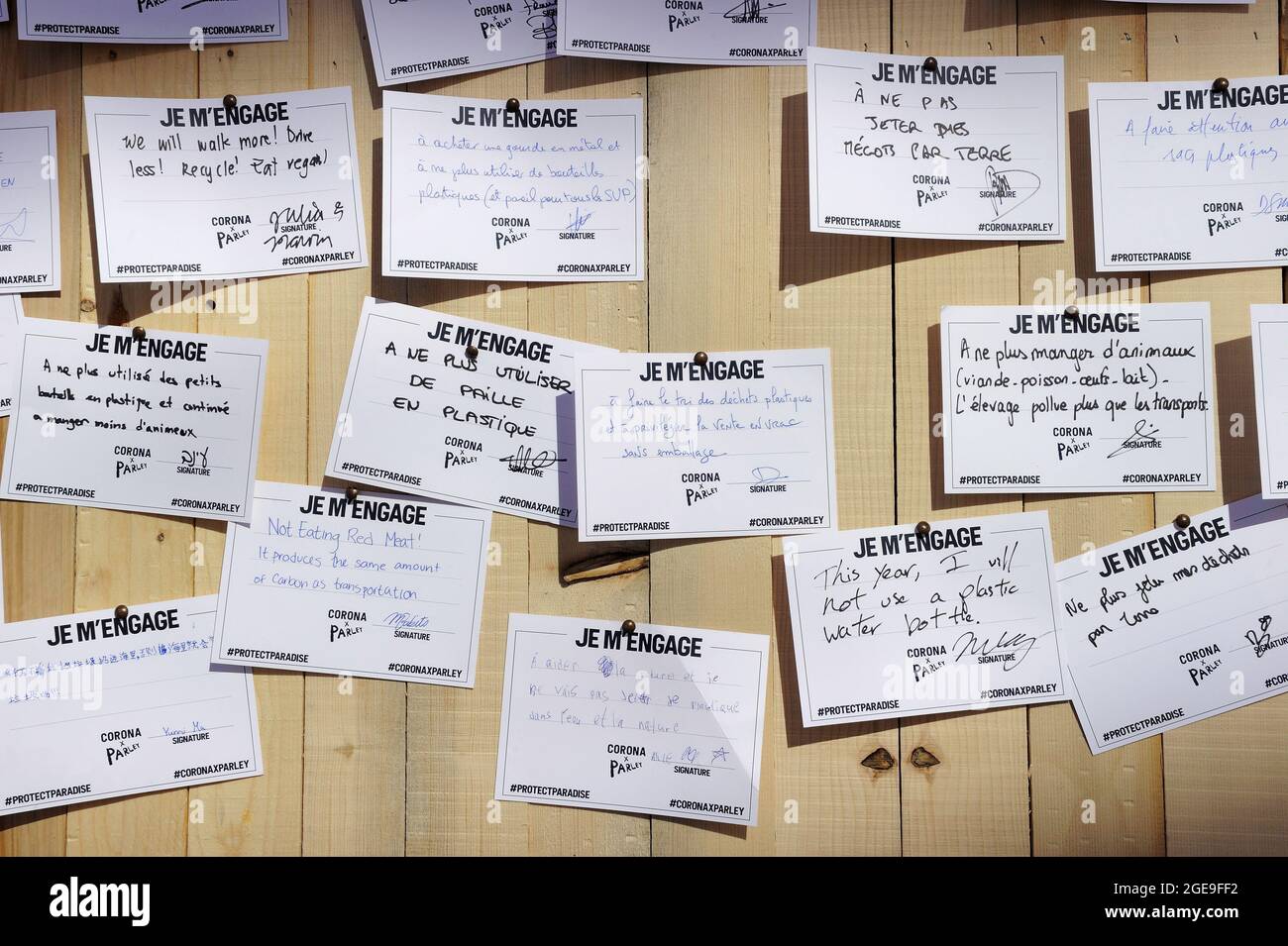 FRANCIA, PARIGI (75) 4 ° ARRONDISSEMENT, PIAZZA IGOR-STRAVINSKY, AZIONE DI IMPEGNO PER UNA VITA PIÙ ECOLOGICA E RISPETTOSA DELLA NATURA Foto Stock