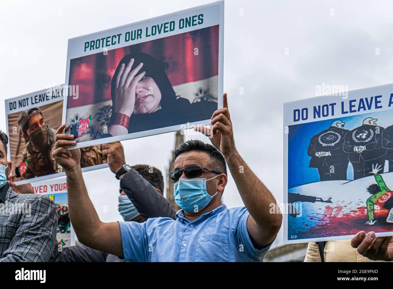 WESTMINSTER LONDRA 18 agosto 2021. Gli ex interpreti dell'esercito britannico in Afghanistan hanno organizzato una protesta al di fuori del Parlamento chiedendo una maggiore protezione per i traduttori rimasti a Kabul dopo che i talebani hanno assunto il potere in Afghanistan subito dopo il ritiro delle truppe britanniche e statunitensi. Il Parlamento britannico è stato ricordato con il ritorno degli MPS dalla pausa estiva per discutere la crisi afghana e il reinsediamento dei rifugiati afghani. Credit amer Ghazzal/Alamy Live News Foto Stock