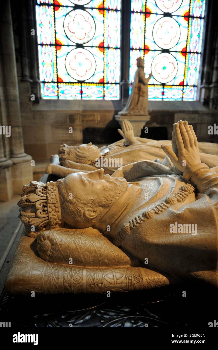 FRANCIA, SEINE-SAINT-DENIS (93) SAINT-DENIS, CATTEDRALE DELLA BASILICA DI SAINT-DENIS, NECROPOLI REALE, LE STATUE RECUMBENT DI HENRI II E CATERINA DI MEDICA Foto Stock