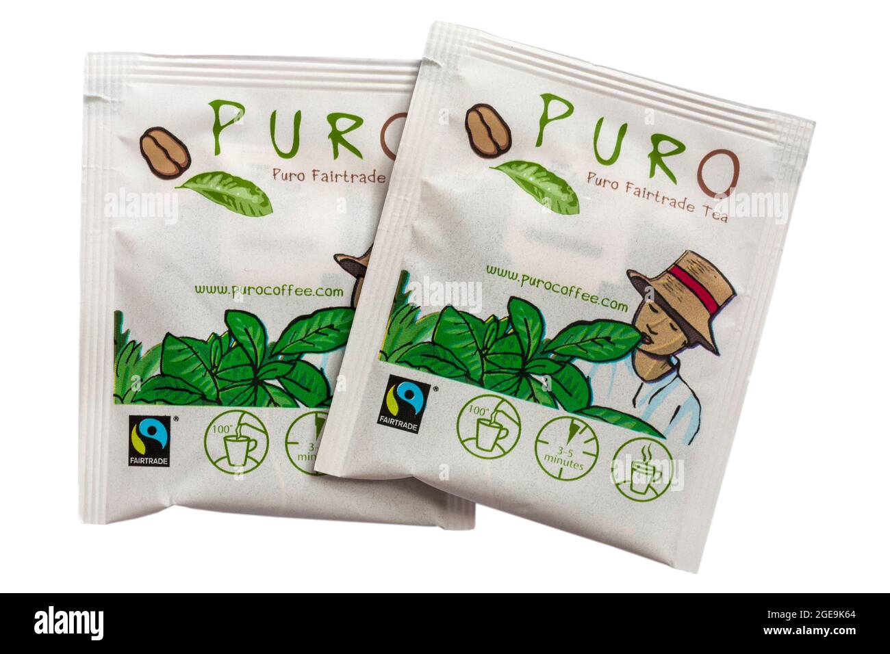 Due bustine di puro Fairtrade Tea, Fair Trade, teabag, bustine di tè isolate su sfondo bianco Foto Stock