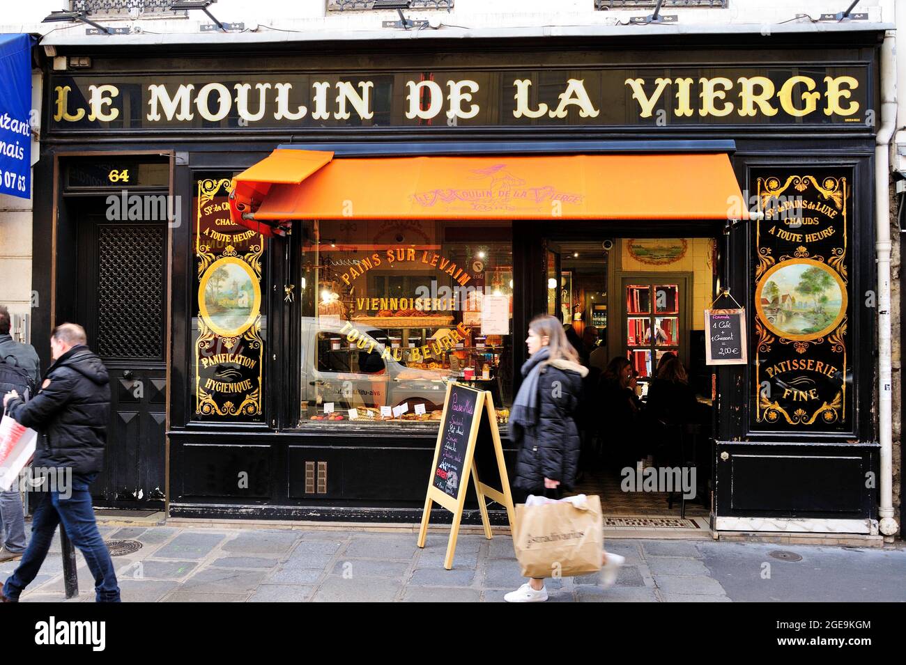 FRANCIA, PARIGI (75) 7 ° ARRONDISSEMENT, LE MOULIN DE LA VIERGE PANIFICIO SITUATO SAINT DOMINIQUE STREET Foto Stock