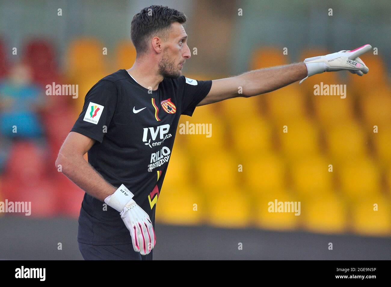 Andrea Paleari Jogador Benevento Durante Jogo Campeonato Italiano Serie  Entre — Fotografia de Stock Editorial © VincenzoIzzo #535949916