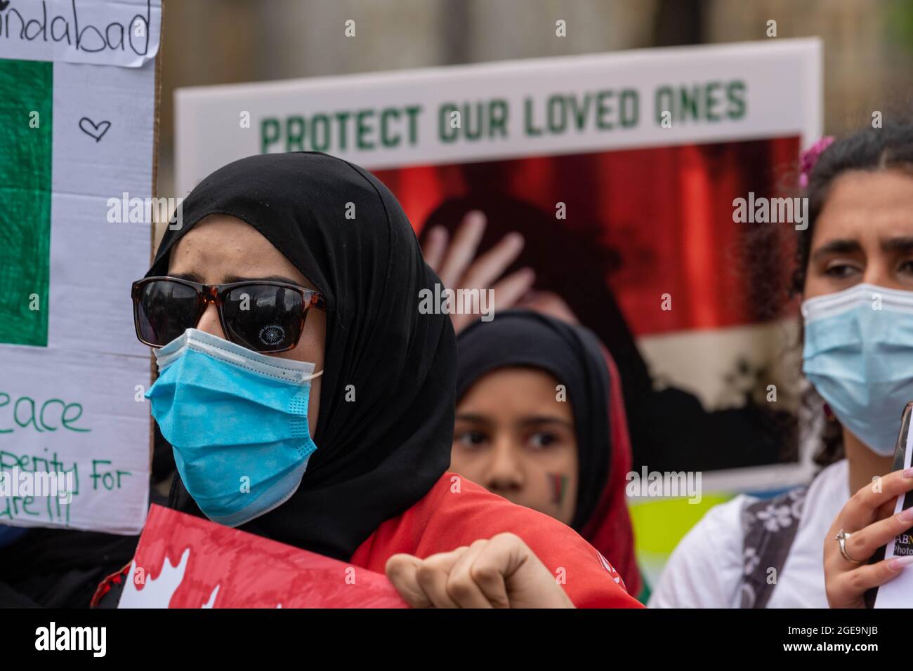 Londra UK 18 agosto 2021 sostenitori dell'Afghanistan rifugi protestano contro il parlamento durante il dibattito sulla crisi afghana. Credit Ian DavidsonAlamy Live News Foto Stock