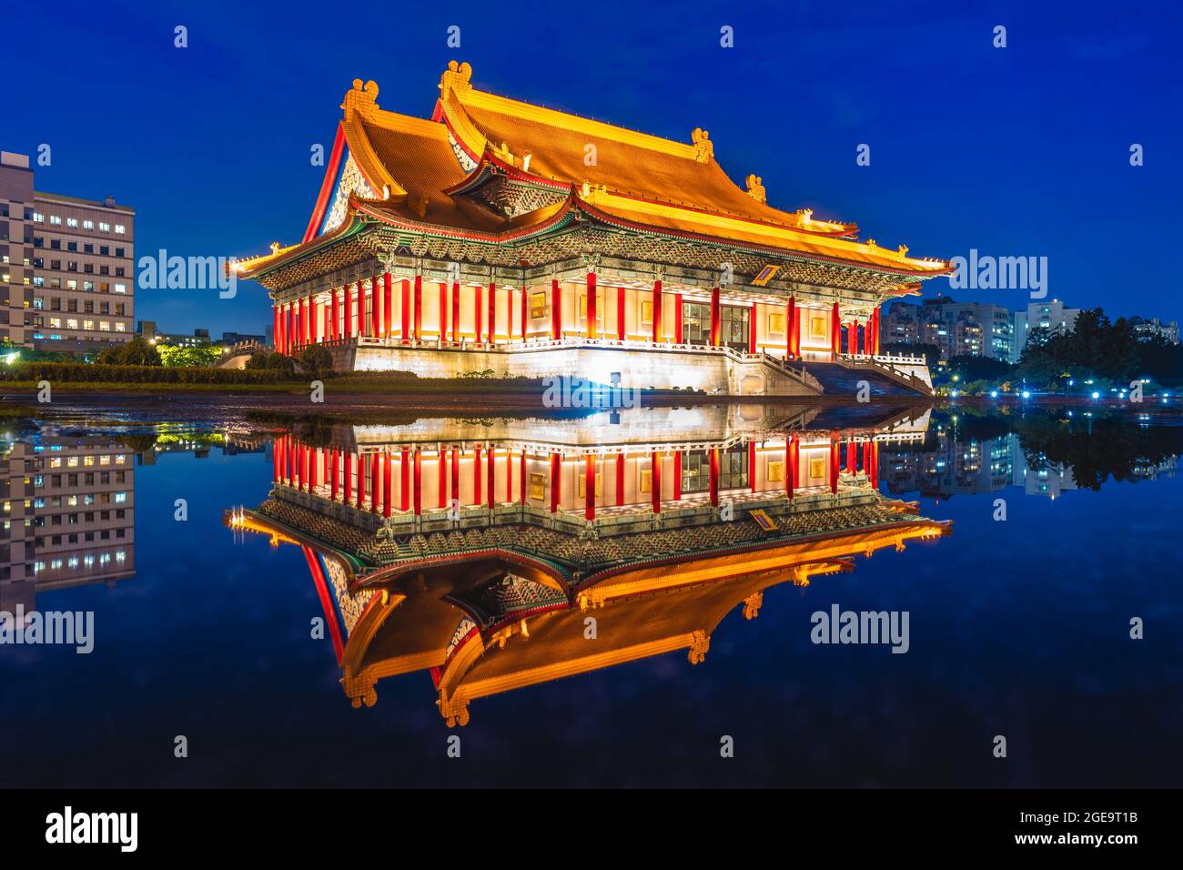 Scena notturna del Teatro Nazionale e Sala Concerti a Taipei, taiwan Foto Stock