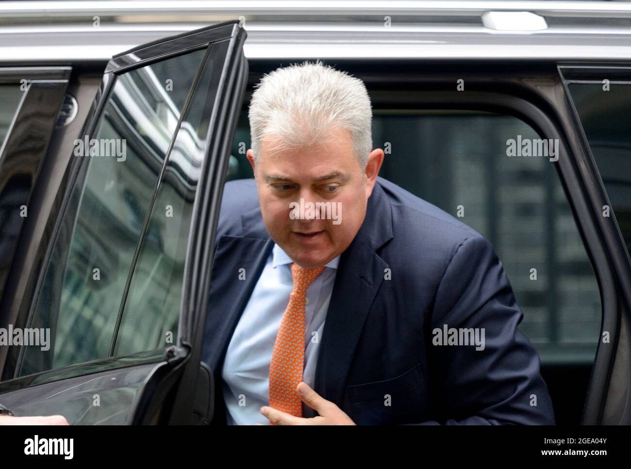 Londra, Regno Unito. 18 agosto 2021. Brandon Lewis - Segretario di Stato per l'Irlanda del Nord - arriva a Downing Street per un incontro con il primo Ministro mentre il dibattito sull'Afghanistan continua in Parlamento. Credit: Phil Robinson/Alamy Live News Foto Stock