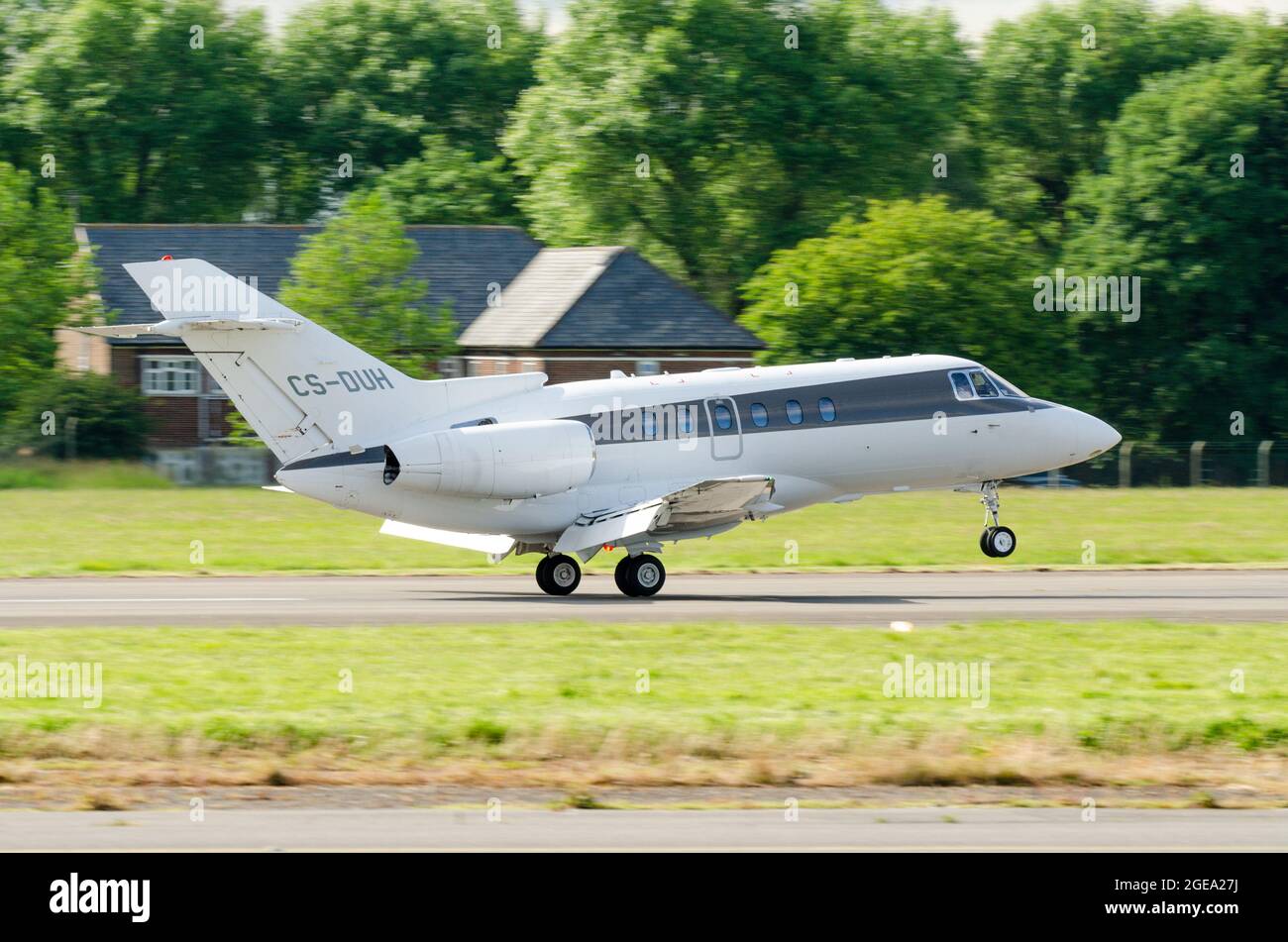 Hawker Beechcraft 125-750 Business Jet Plane CS-DUH di Netjets Europe che atterra all'aeroporto di Biggin Hill, Kent, Regno Unito Foto Stock