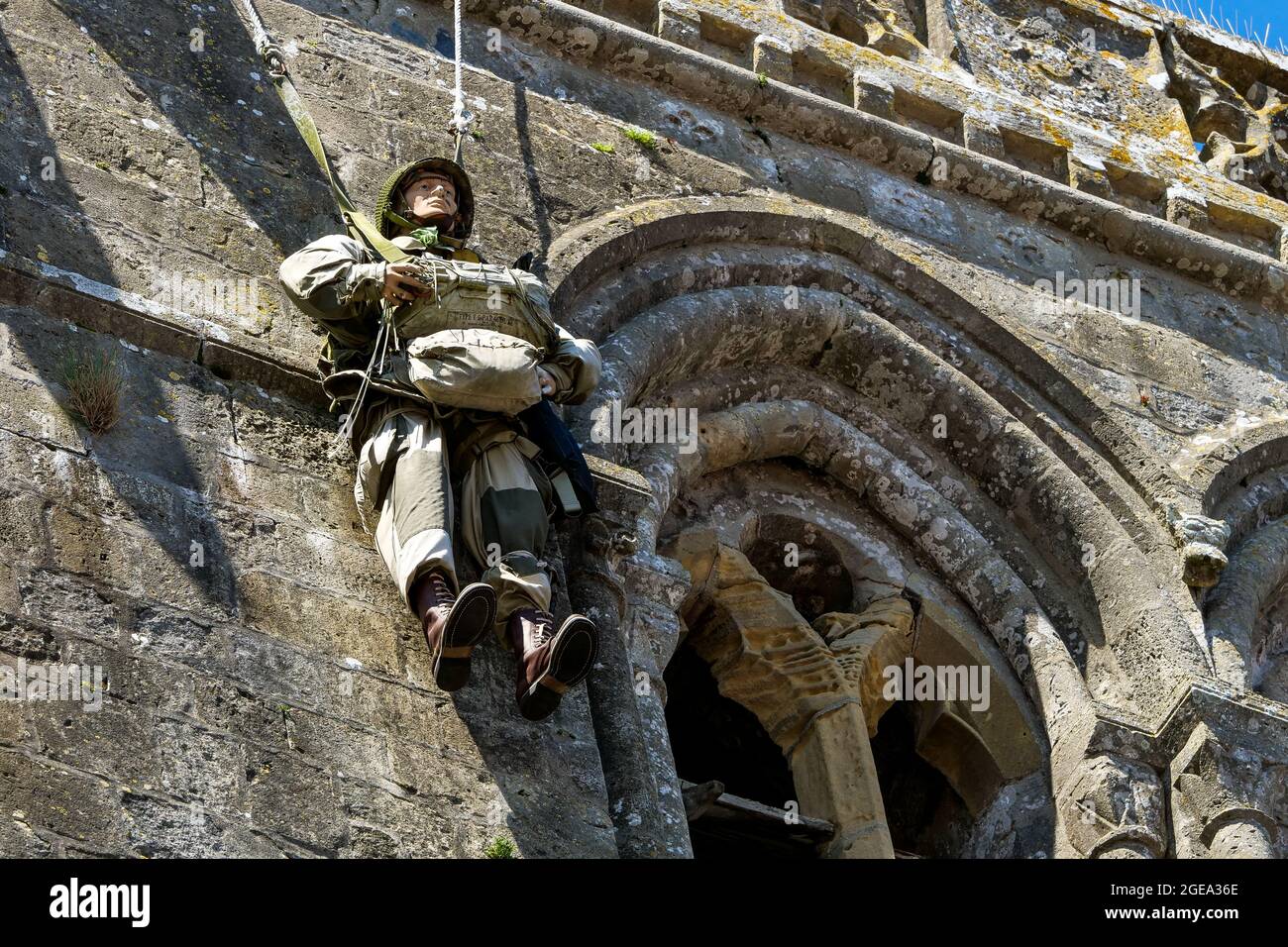 Omaggio ai paracadutisti americani della seconda guerra mondiale, Sainte-Mere Eglise, dipartimento della Manica, Cotentin, regione della Normandia, Francia Foto Stock