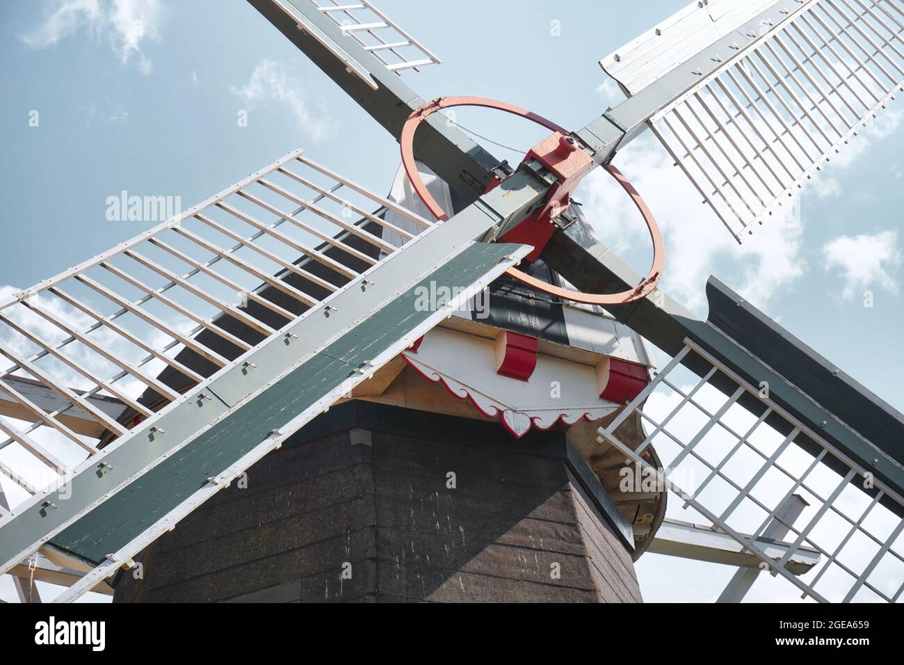 Mulino a vento. Bel mulino a vento storico olandese. Foto Stock