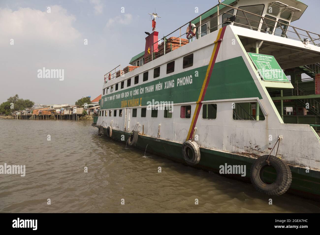 Traghetto sul fiume Saigon Foto Stock