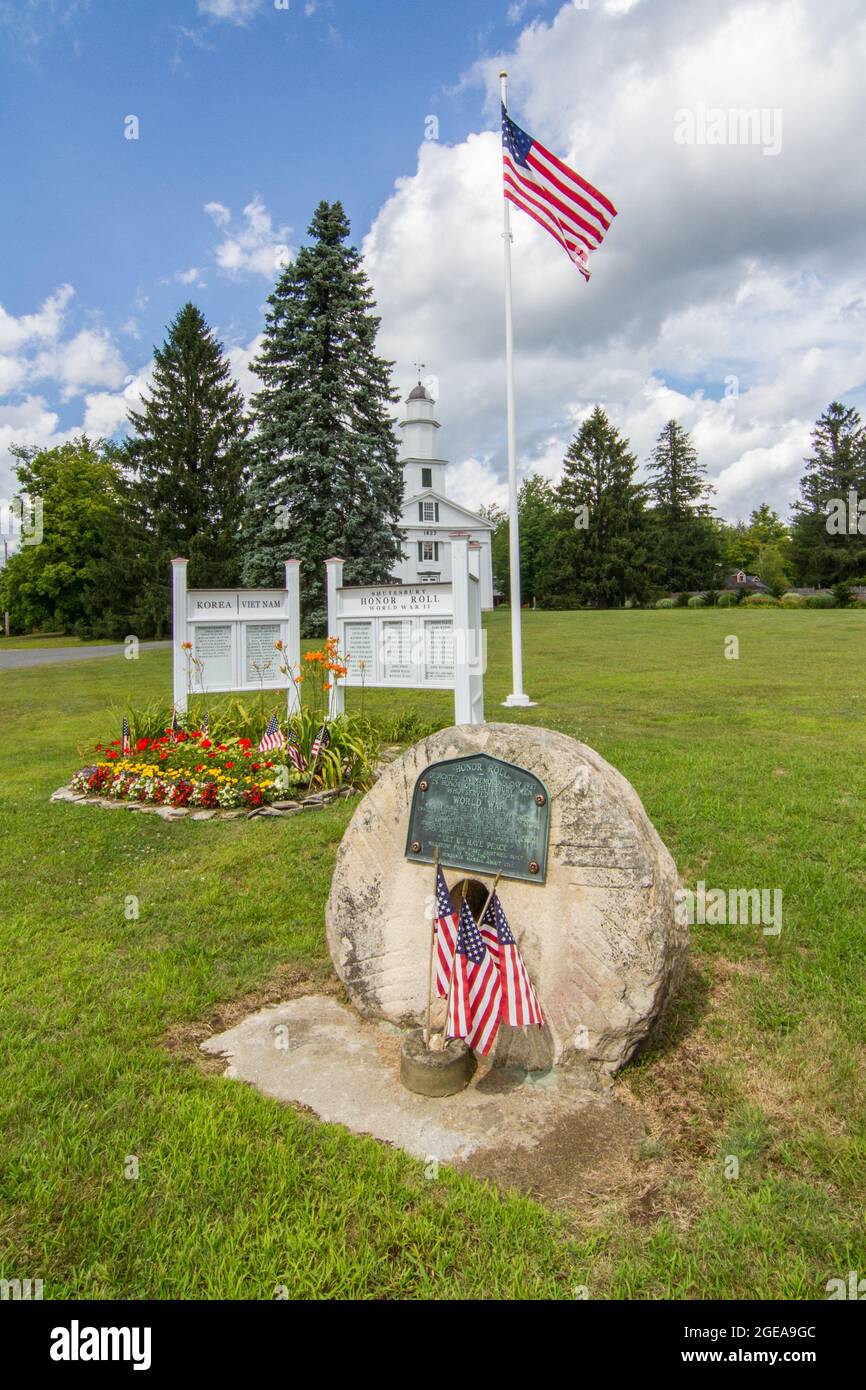 Un monumento commemorativo di guerra situato sul comune di Shutesbury, Massachusetts Foto Stock