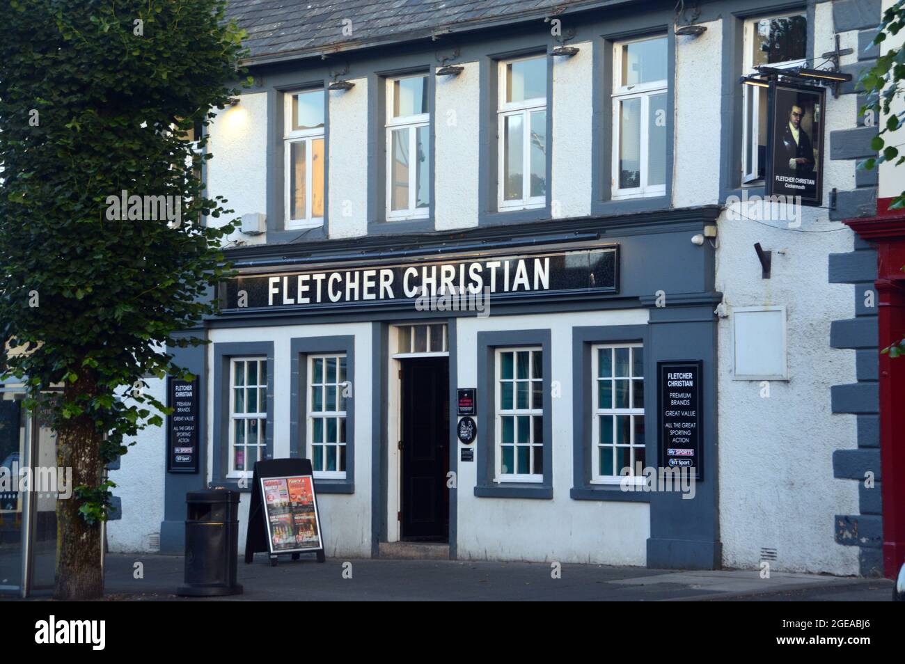The Fletcher Christian Tavern (Pub/Inn) sulla strada principale di Cockermouth nel Lake District National Park, Cumbria, Inghilterra, Regno Unito Foto Stock