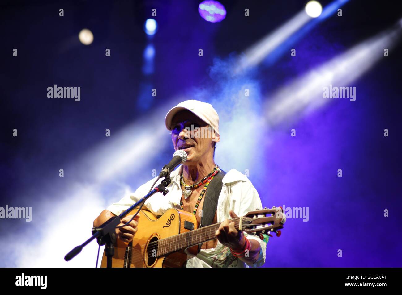 21 LUGLIO 2021 - GENOVA, ITALIA: Manu Chao e i suoi musicisti suonano dal vivo al Goa-Boa Festival 2021, all'Arena del Mare di Porto Antico di Genova Foto Stock