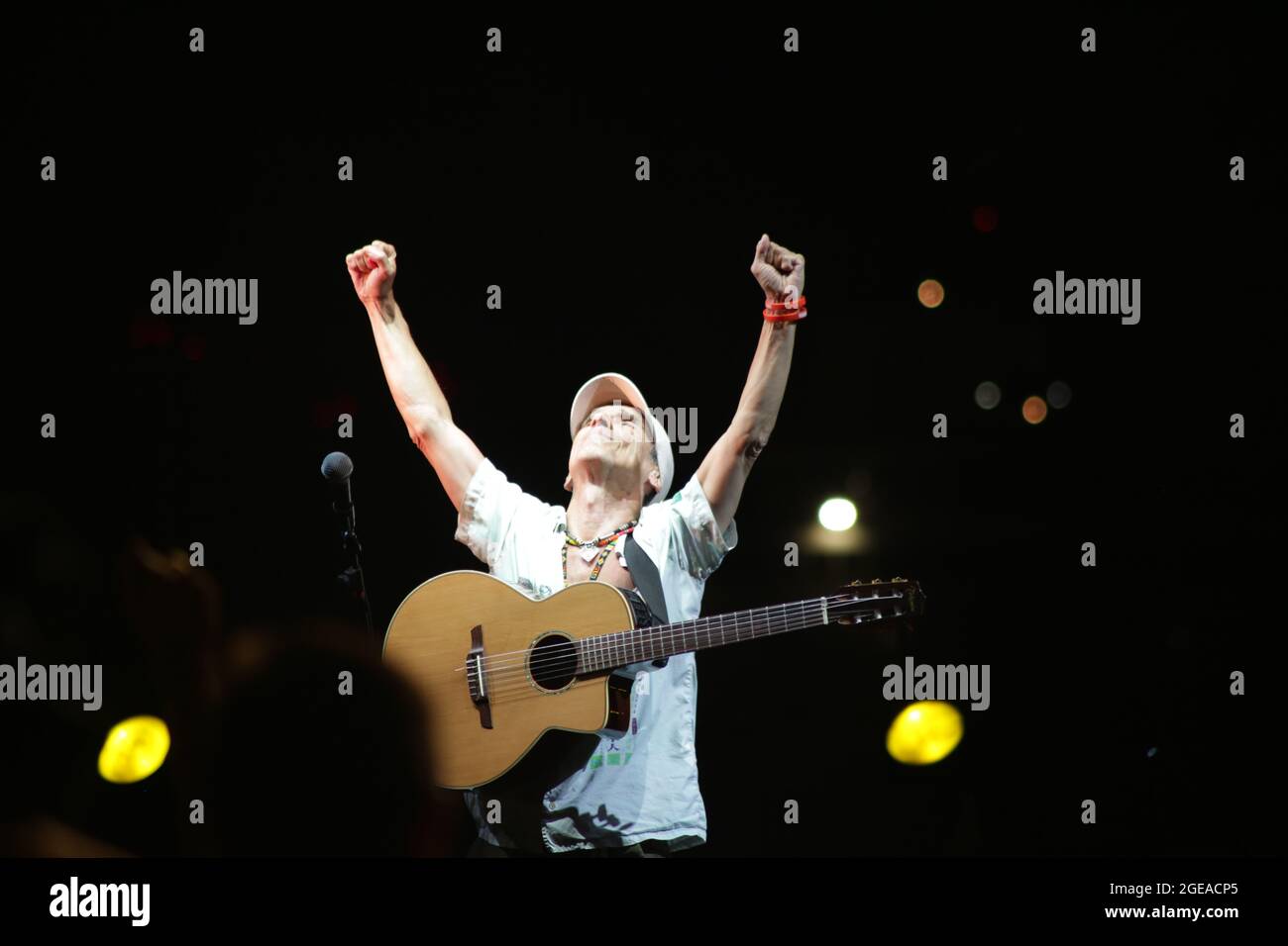 21 LUGLIO 2021 - GENOVA, ITALIA: Manu Chao e i suoi musicisti suonano dal vivo al Goa-Boa Festival 2021, all'Arena del Mare di Porto Antico di Genova Foto Stock