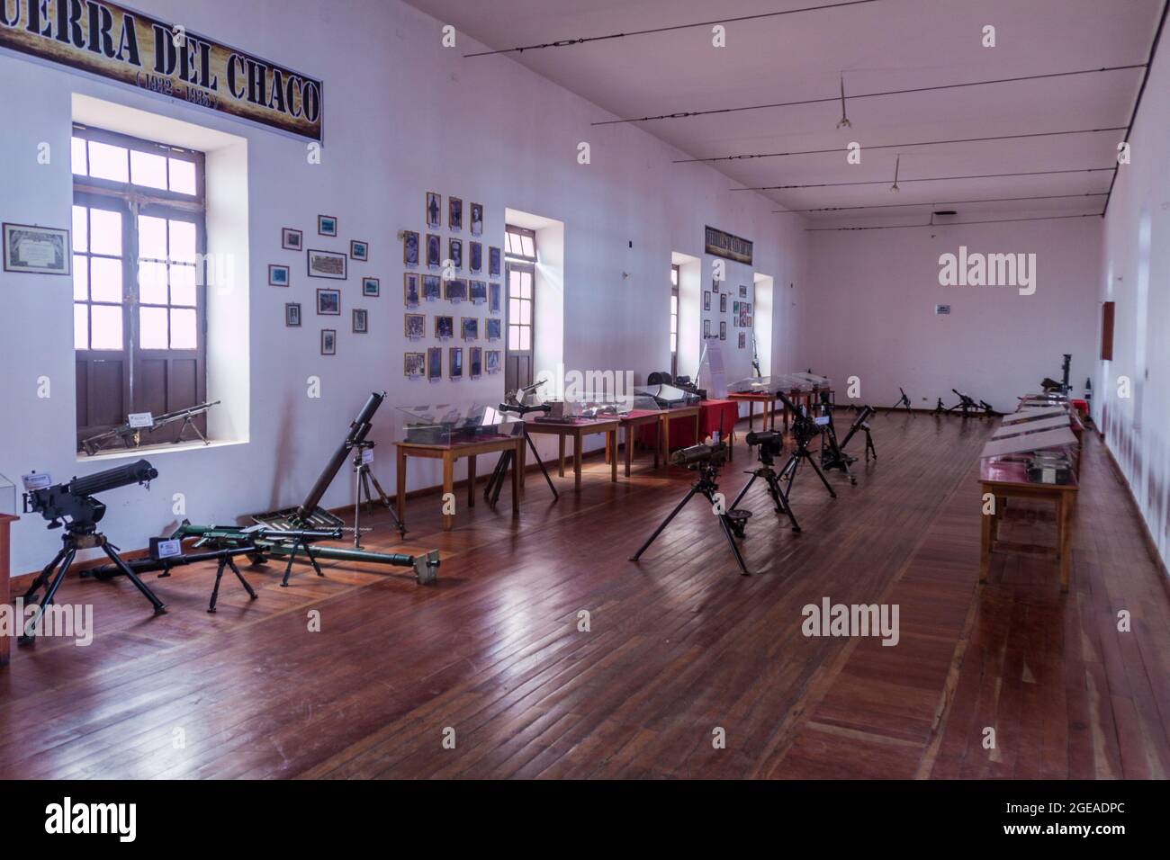 SUCRE, BOLIVIA - 21 APRILE 2015: Interno del Museo storico militare della Nazione a Sucre, Bolivia Foto Stock