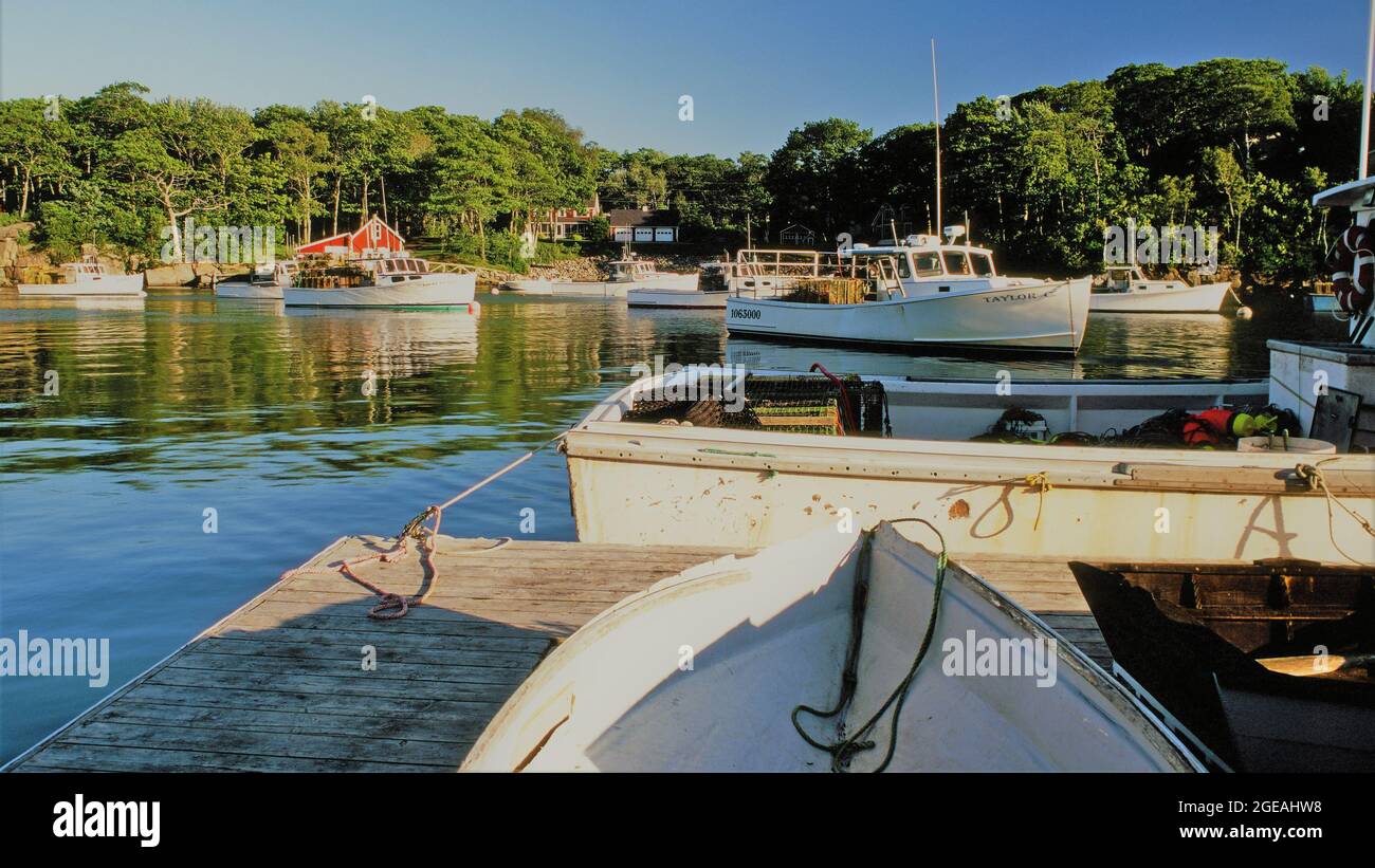 Barche di aragosta lungo la costa del Maine a New Harbour Foto Stock