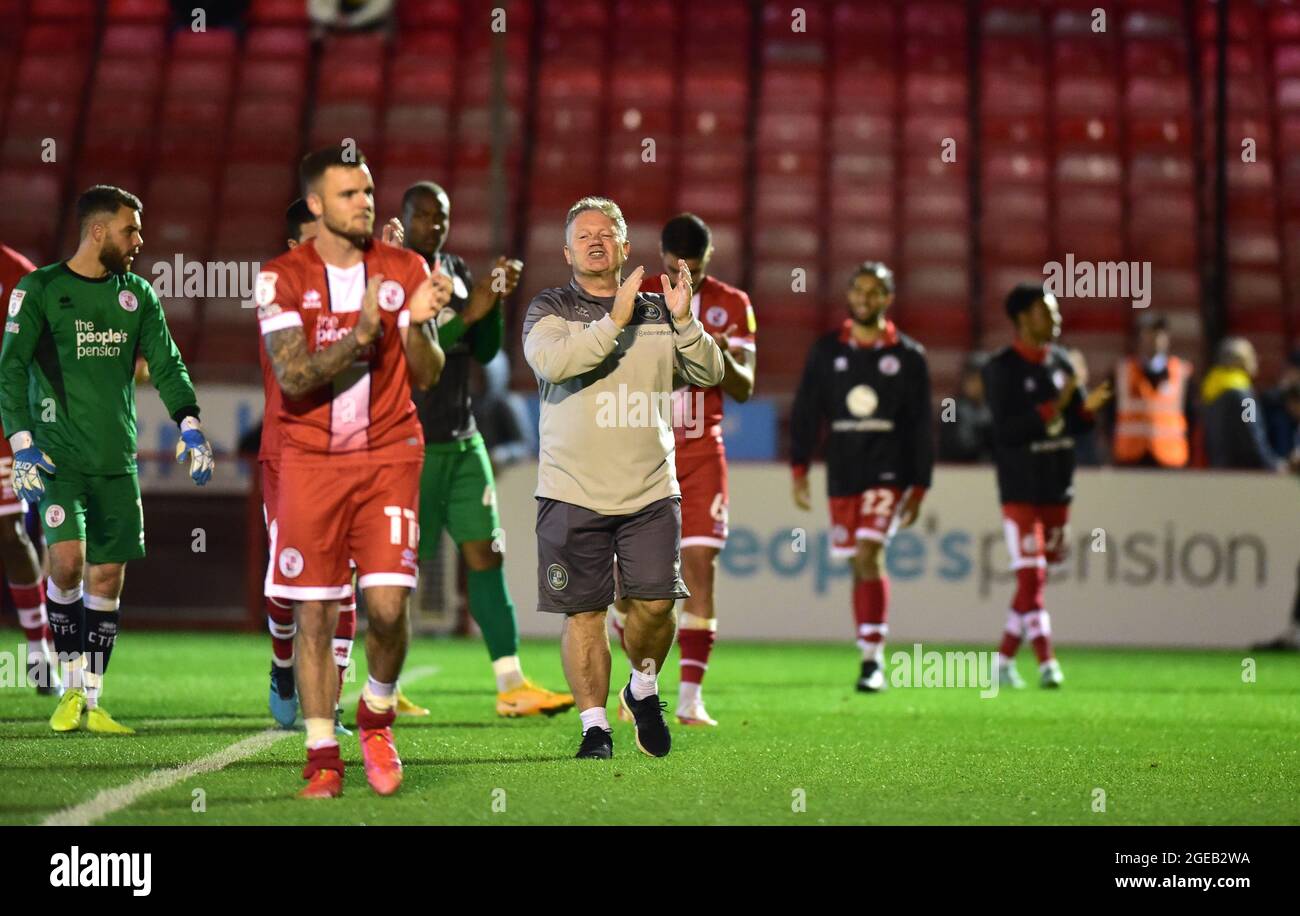 Il direttore di Crawley John Yems è felice dopo la vittoria 2-1 nella Sky Bet League due partite tra Crawley Town e Salford City al People's Pension Stadium , Crawley , Regno Unito - 17 agosto 2021 - solo per uso editoriale. Nessun merchandising. Per le immagini Football si applicano restrizioni fa e Premier League inc. Nessun utilizzo di Internet/cellulare senza licenza FAPL - per i dettagli contattare Football Dataco Foto Stock