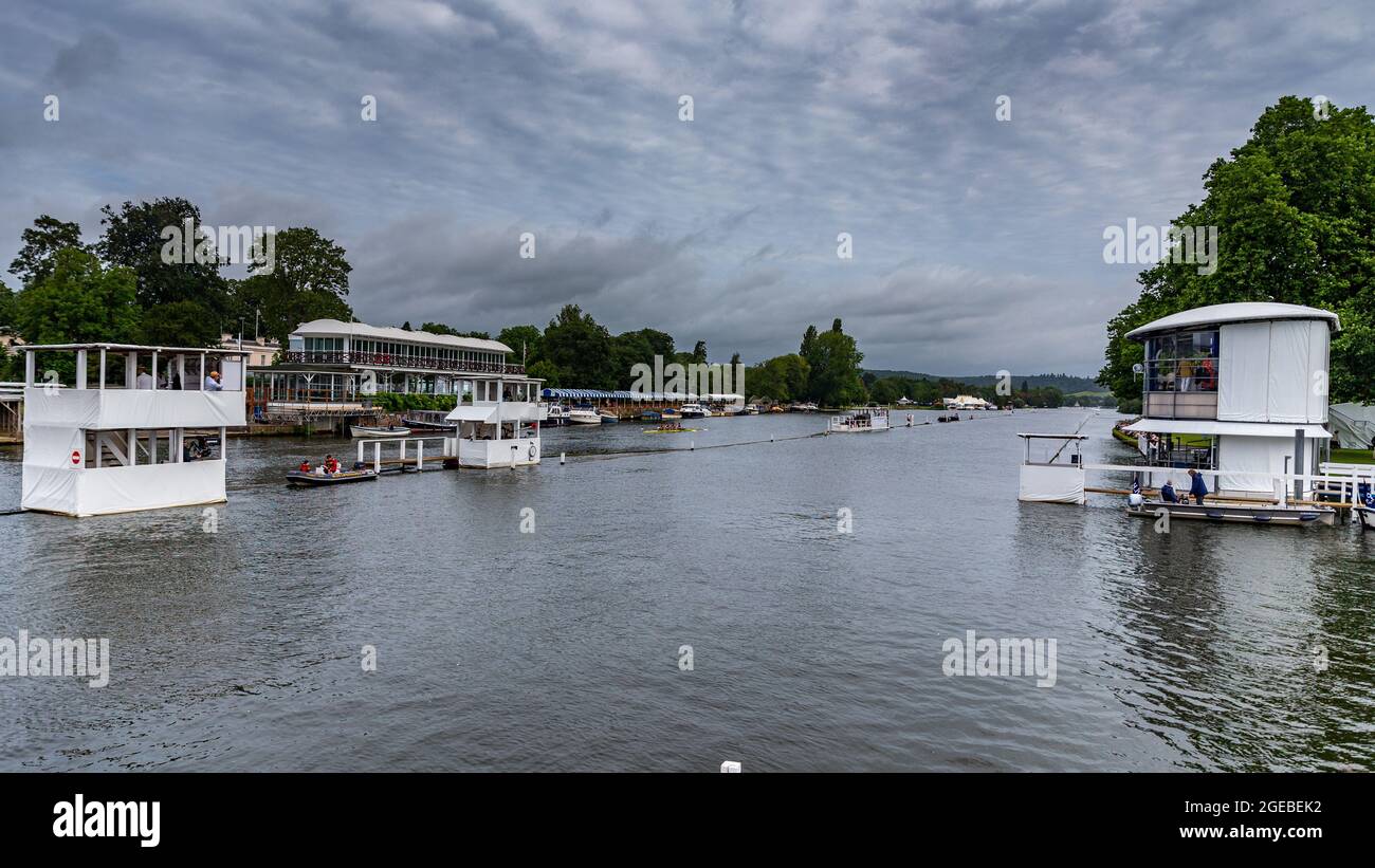 Henley-upon-Thames, Oxfordshire, Regno Unito. Henley Royal Regatta, Covid ha adattato le gare con le manche tradizionali che hanno portato alla grande finale domenicale di agosto Foto Stock