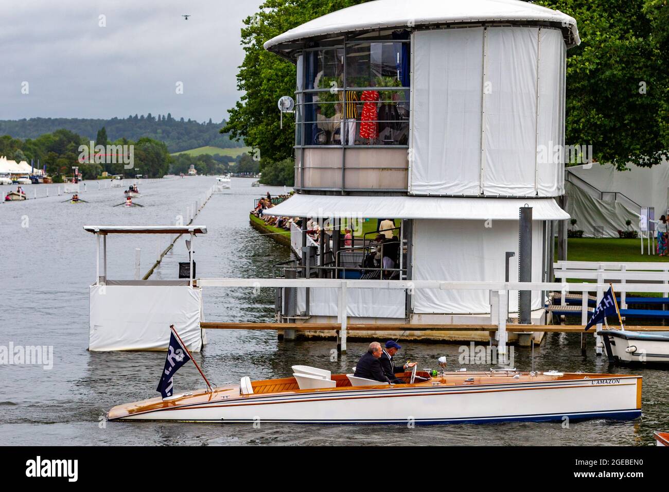 Henley-upon-Thames, Oxfordshire, Regno Unito. Henley Royal Regatta, Covid ha adattato le gare con le manche tradizionali che hanno portato alla grande finale domenicale di agosto Foto Stock