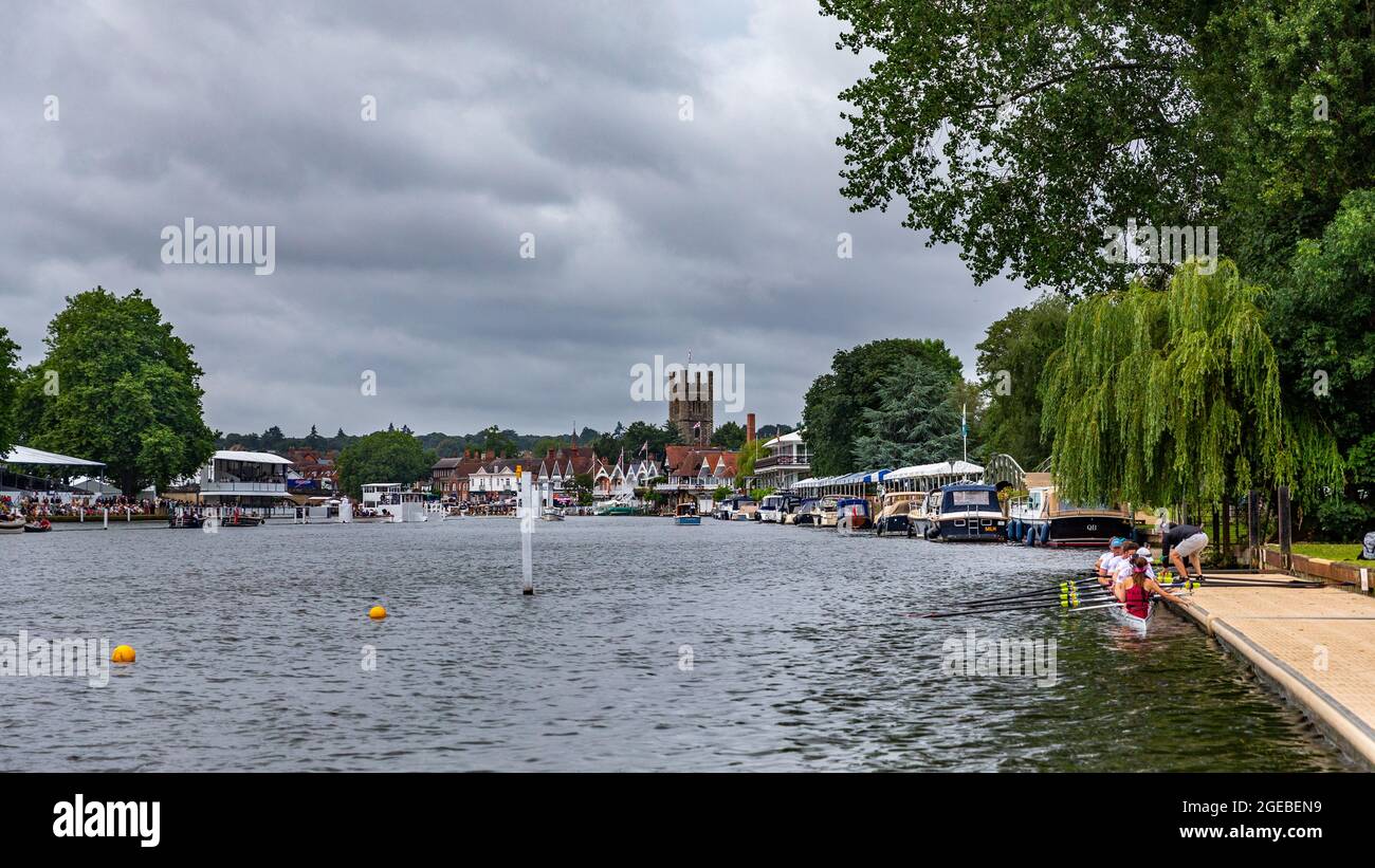 Henley-upon-Thames, Oxfordshire, Regno Unito. Henley Royal Regatta, Covid ha adattato le gare con le manche tradizionali che hanno portato alla grande finale domenicale di agosto Foto Stock