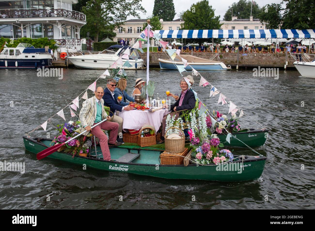 Henley-upon-Thames, Oxfordshire, Regno Unito. Henley Royal Regatta, Covid ha adattato le gare con le manche tradizionali che hanno portato alla grande finale domenicale di agosto Foto Stock