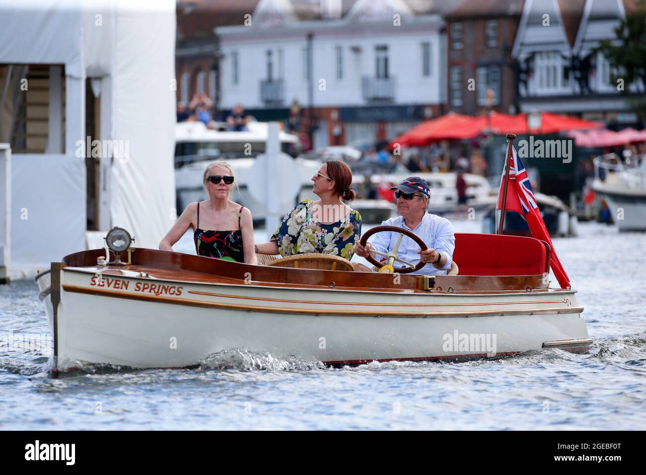 Henley-upon-Thames, Oxfordshire, Regno Unito. Henley Royal Regatta, Covid ha adattato le gare con le manche tradizionali che hanno portato alla grande finale domenicale di agosto Foto Stock