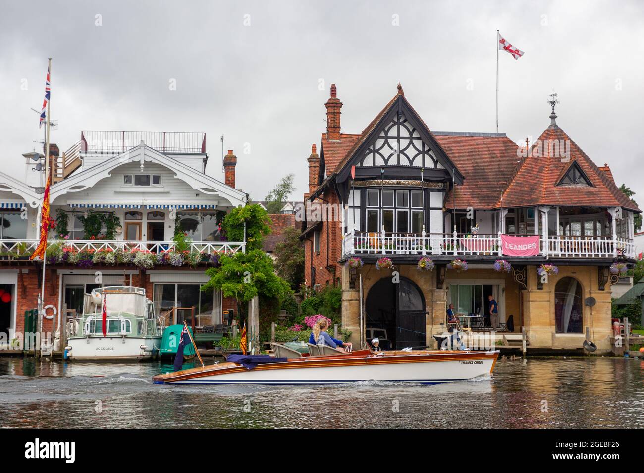 Henley-upon-Thames, Oxfordshire, Regno Unito. Henley Royal Regatta, Covid ha adattato le gare con le manche tradizionali che hanno portato alla grande finale domenicale di agosto Foto Stock