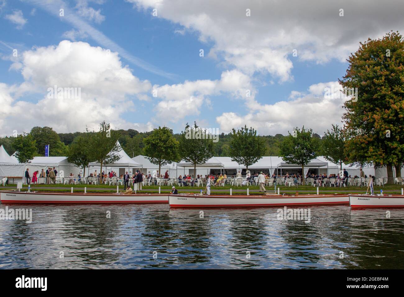 Henley-upon-Thames, Oxfordshire, Regno Unito. Henley Royal Regatta, Covid ha adattato le gare con le manche tradizionali che hanno portato alla grande finale domenicale di agosto Foto Stock