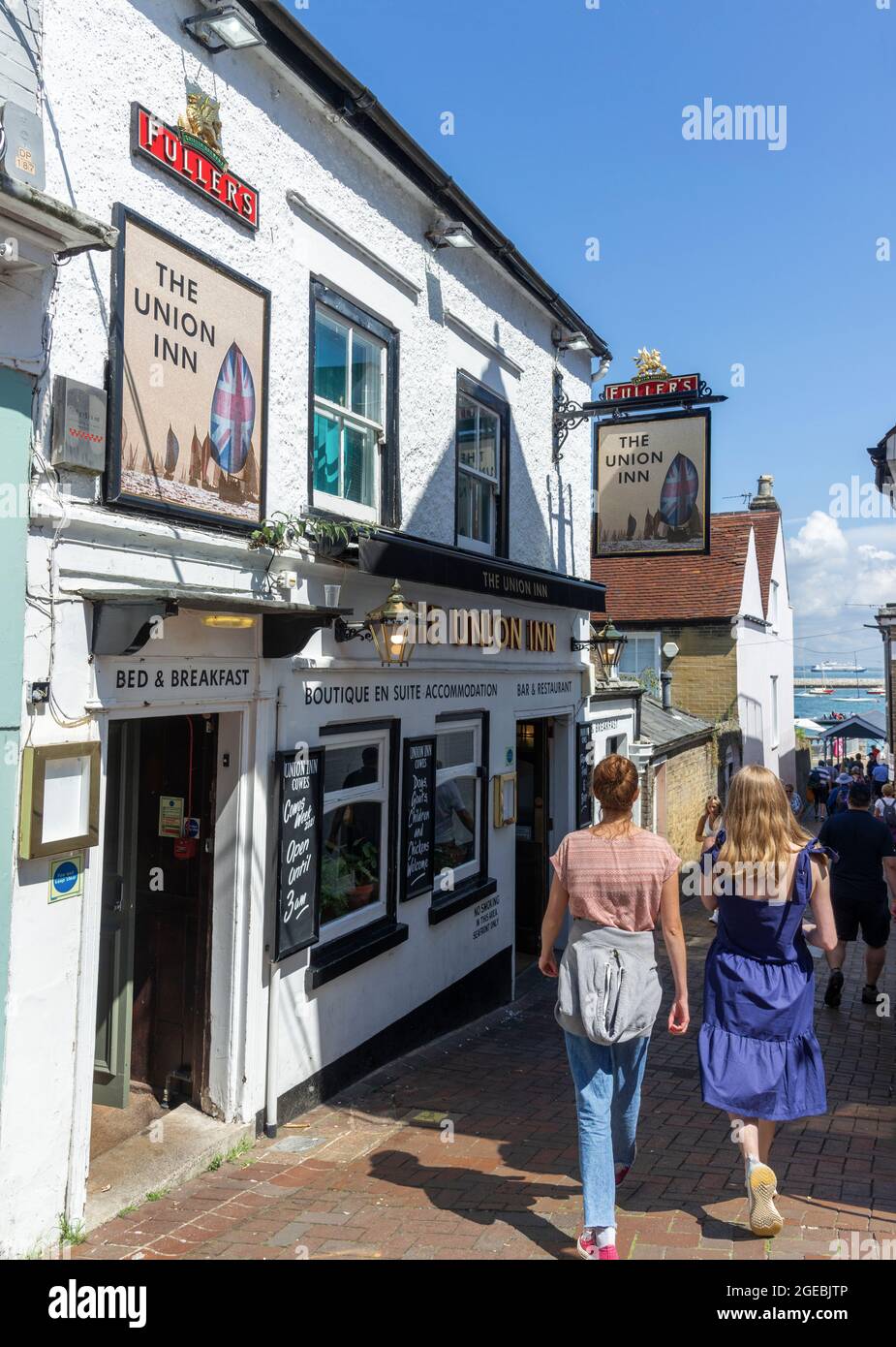 La casa pubblica di Union Inn nel centro di Cowes durante la regata di vela di settimana di cowes iAgosto 2021 - Isola di Wight, Inghilterra, Regno Unito Foto Stock