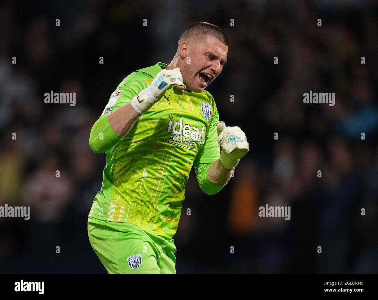 West Bromwich, Regno Unito. 18 agosto 2021. Il portiere Sam Johnstone del WBA festeggia il suo primo gol durante la partita del campionato Sky Bet tra West Bromwich Albion e Sheffield United a Hawthorns, West Bromwich, Inghilterra, il 18 agosto 2021. Foto di Andy Rowland. Credit: Prime Media Images/Alamy Live News Foto Stock