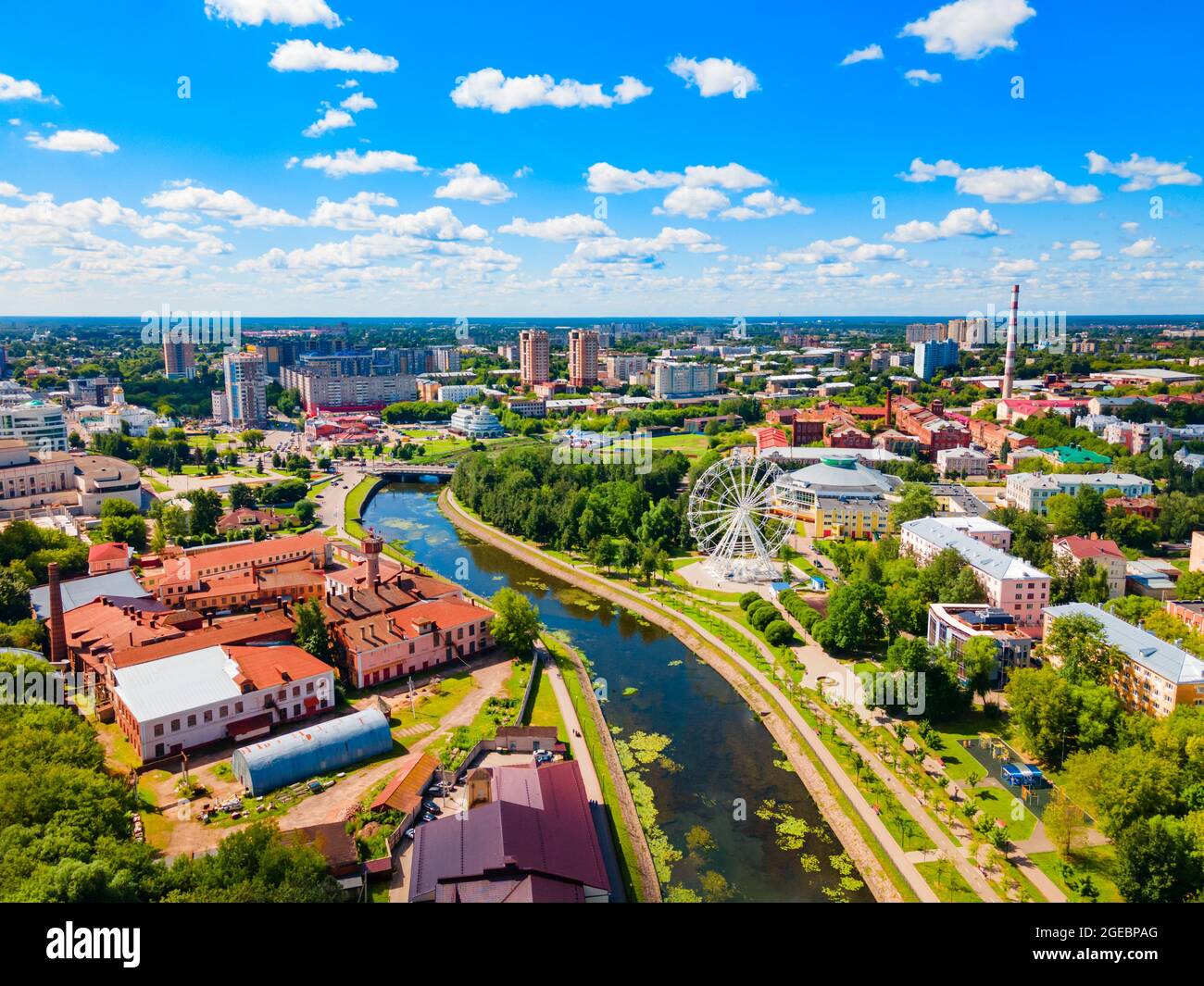 Vista panoramica aerea della città di Ivanovo e del fiume Uvod, anello d'Oro della Russia Foto Stock