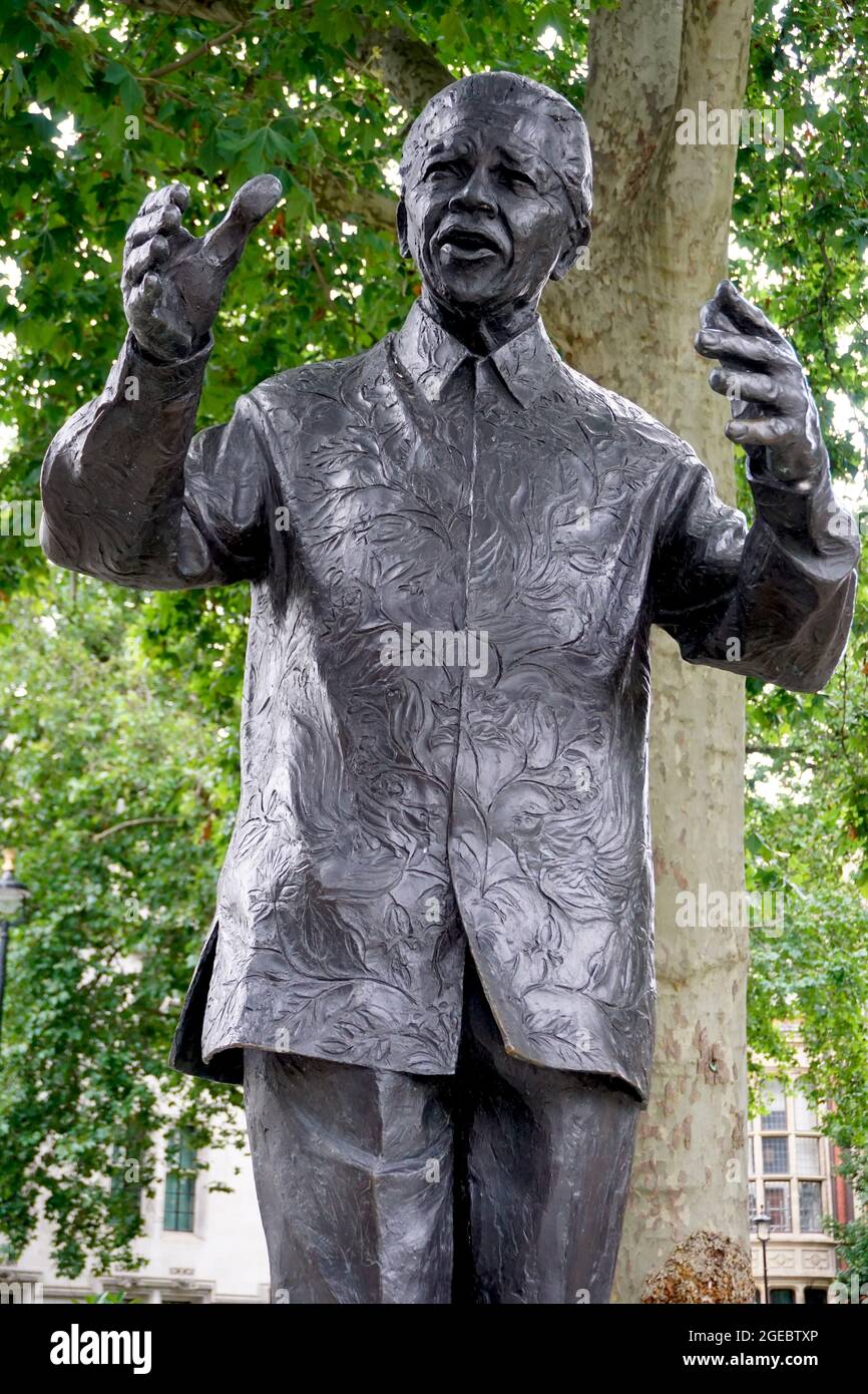 Statua di Nelson Mandela a Parliament Square, Londra, Regno Unito Foto Stock