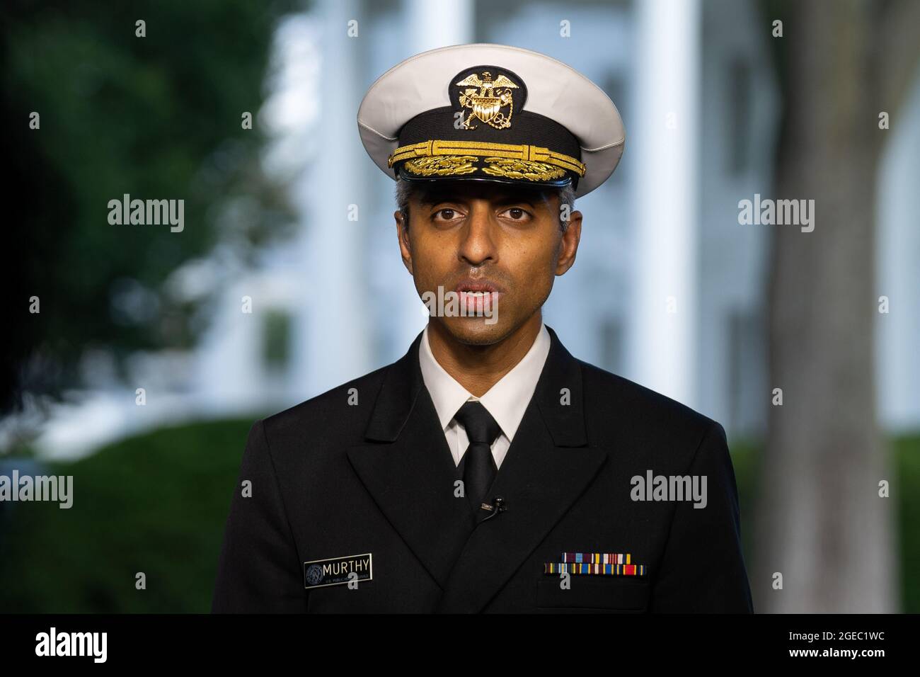 Washington, Stati Uniti. 18 agosto 2021. IL chirurgo STATUNITENSE, il generale Vivek Murthy, risponde alle domande durante un'intervista MSNBC alla Casa Bianca di Washington, DC, mercoledì 18 agosto 2021. Foto di Ken Cedeno/UPI Credit: UPI/Alamy Live News Foto Stock