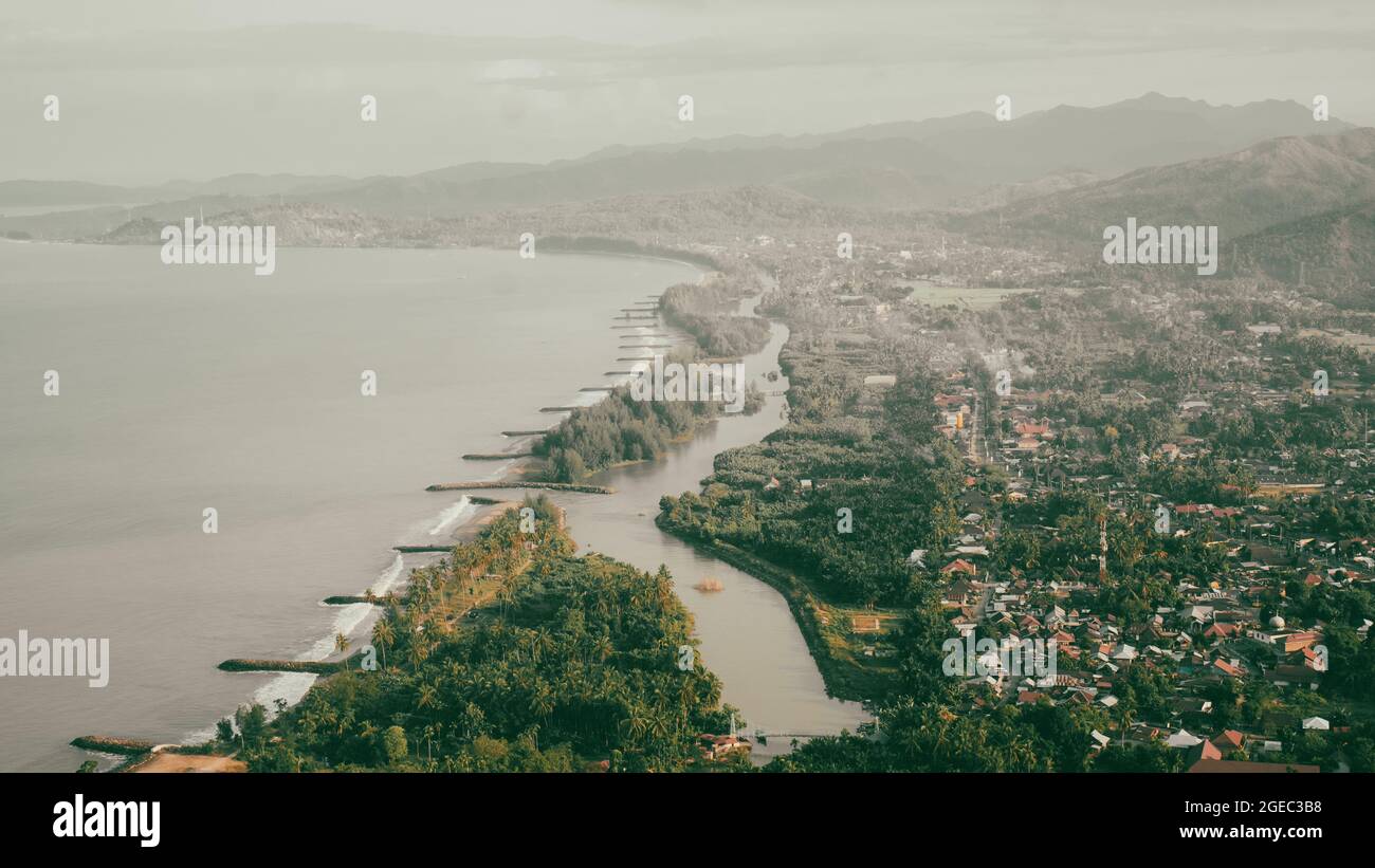 Città costiera di Sago e salido a Pesisir Selatan Sumatera occidentale Foto Stock