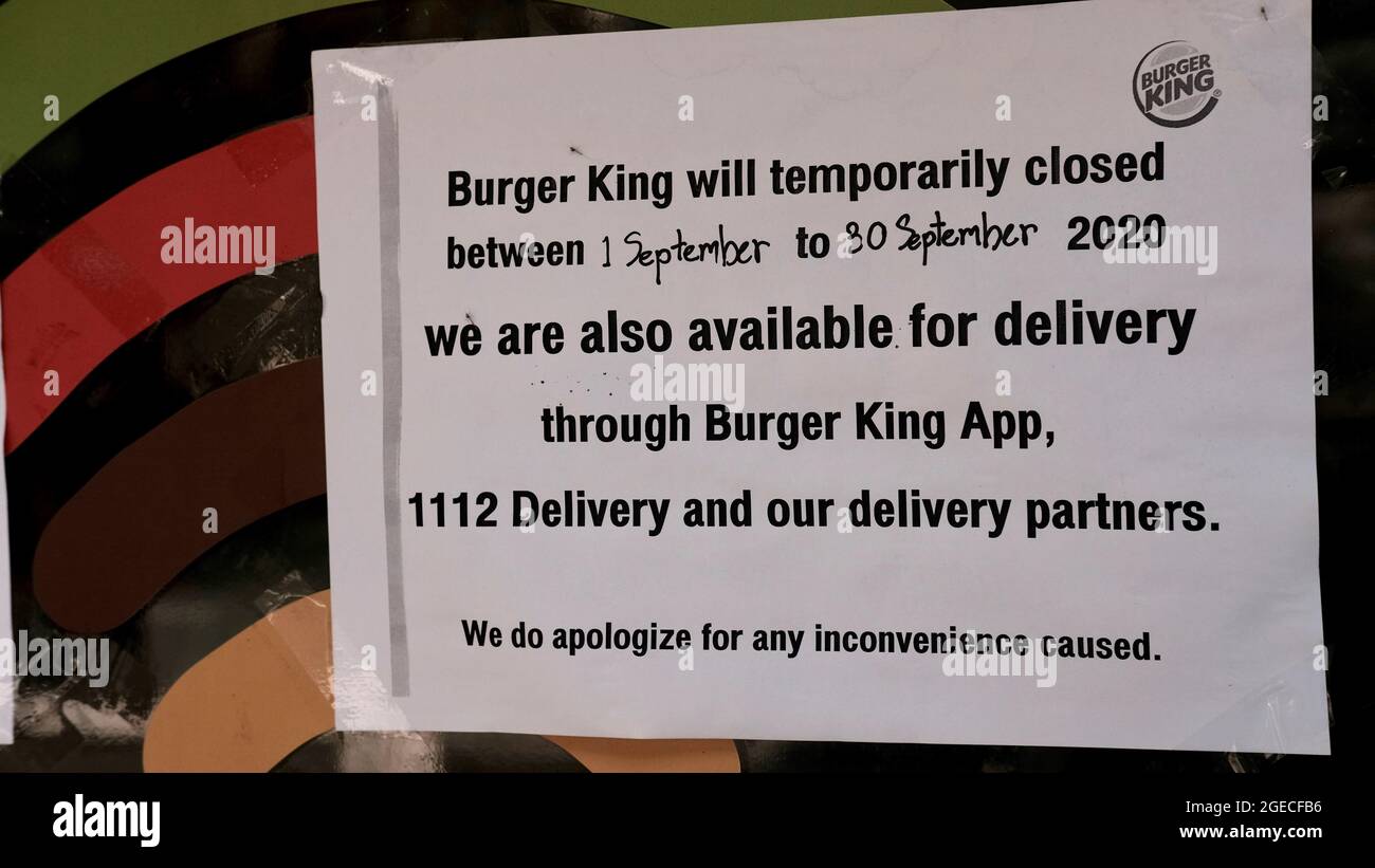 International Fast Food Chain Store è chiuso a causa della finestra di blocco di Covid 19 Foto Stock