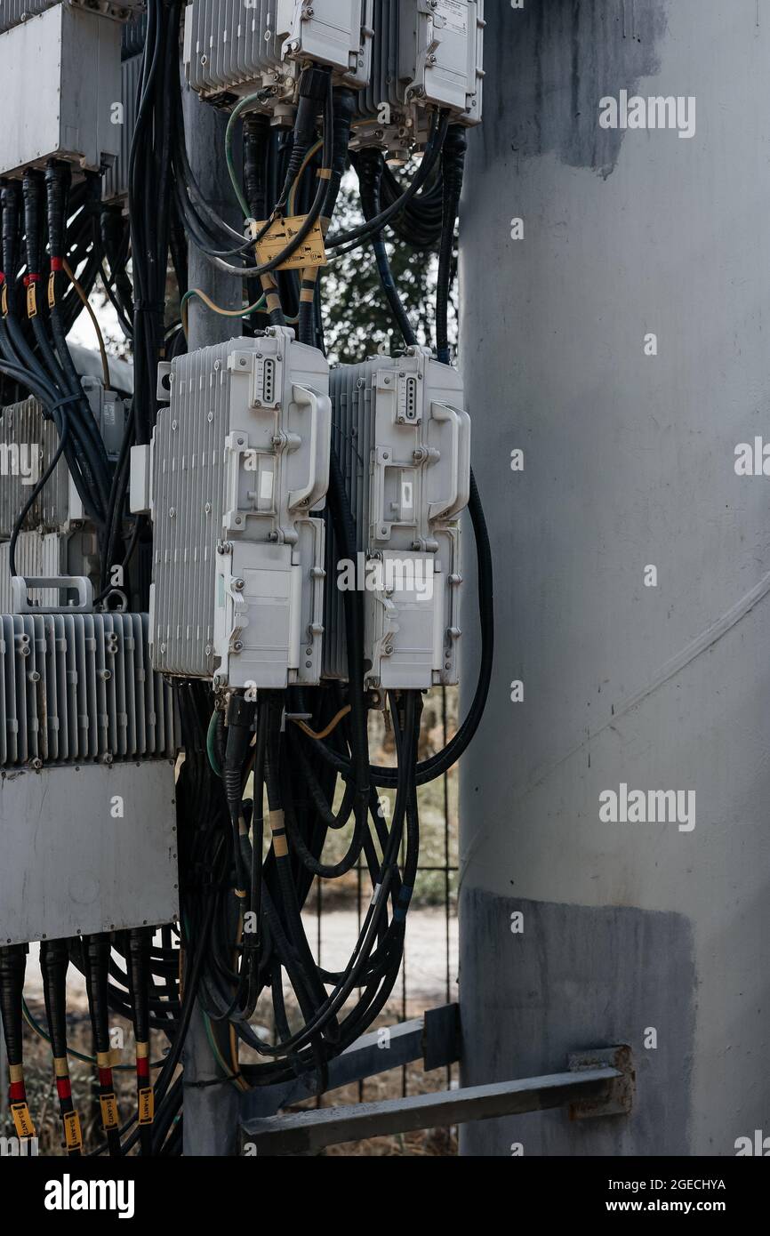 Vista dettagliata della torre per telecomunicazioni dotata di 5G Foto Stock