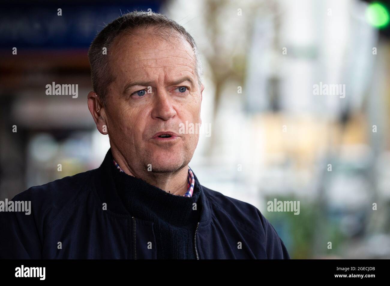 Melbourne, Australia, 7 luglio 2020. Ex leader dell'opposizione, Bill Shorter parla con i media mentre si prepara ad assistere nelle consegne di cibo ai complessi abitativi di Racecourse Road nel terzo giorno intero del blocco totale di 9 torri di alto aumento della commissione abitativa a North Melbourne e Flemington durante COVID 19.dopo aver registrato 191 casi COVID-19 forzatura notturna Il Premier Daniel Andrews annuncia oggi che tutta la metropoli di Melbourne, insieme ad un centro regionale, Mitchell Shire tornerà ancora una volta alla fase tre blocchi a partire dalla mezzanotte di mercoledì 8 giugno. Questo viene come i residenti di Foto Stock