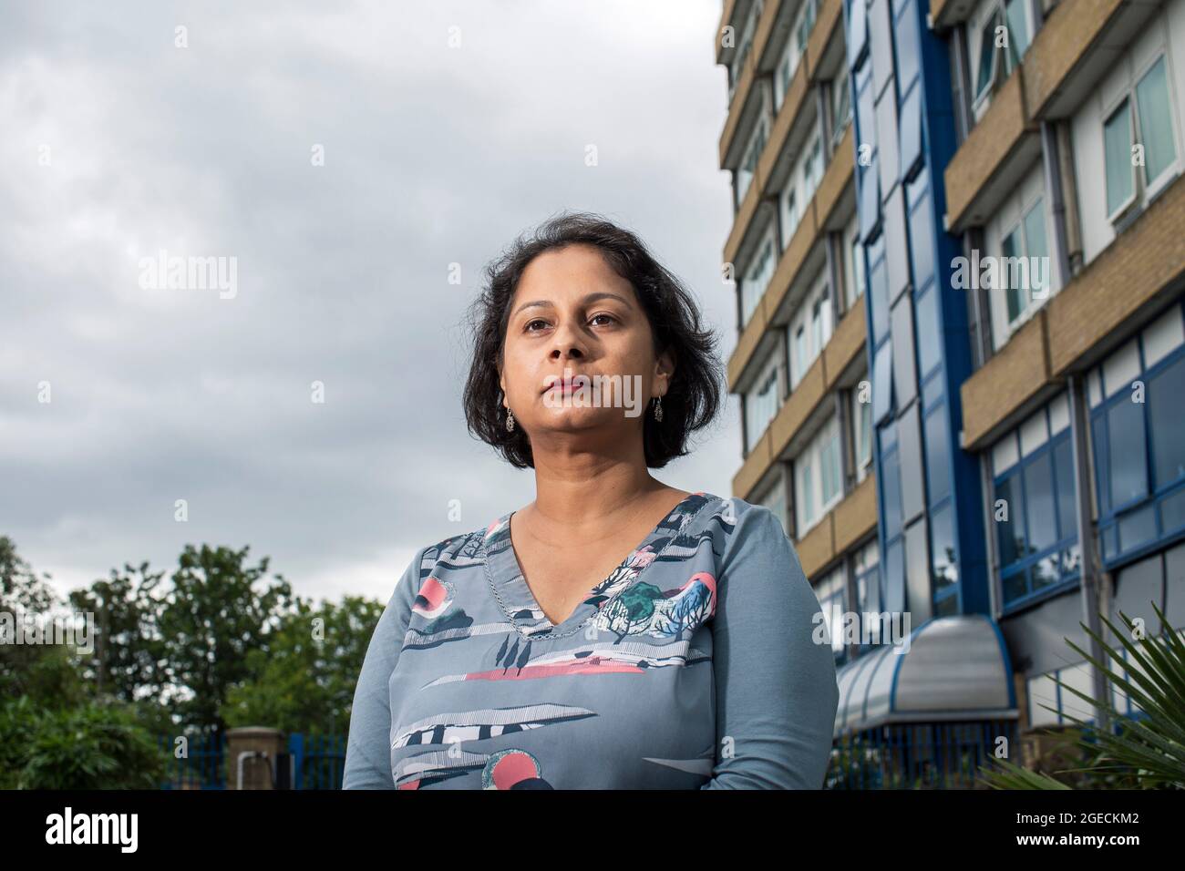UK ,Kent,Bromley il 14 agosto: Ritu Saha il co-fondatore del gruppo di azione di rivestimento del Regno Unito.She vive all'ultimo piano dell'edificio Northpoint. Foto Stock