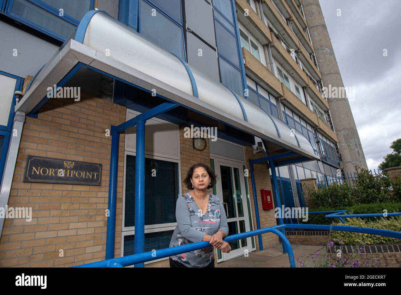 UK ,Kent,Bromley il 14 agosto: Ritu Saha il co-fondatore del gruppo di azione di rivestimento del Regno Unito.She vive all'ultimo piano dell'edificio Northpoint. Foto Stock