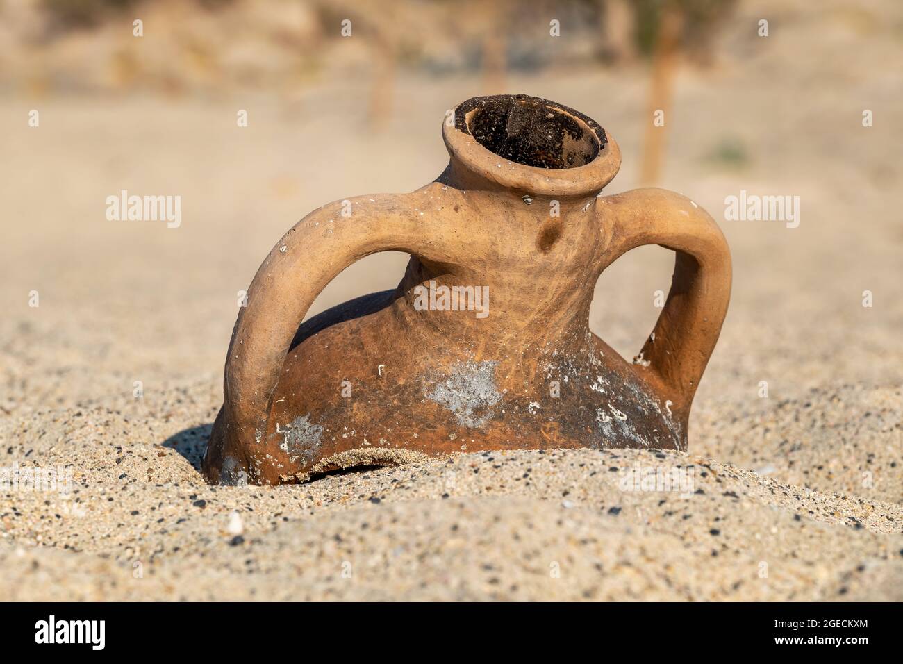 Antica Amphora greca sulla spiaggia di Elafonissi a Creta. Grecia Foto Stock