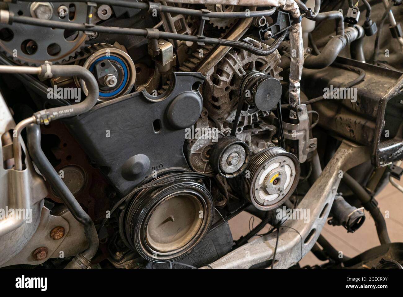 Cinghia rotta nel motore dell'automobile 4 Foto stock - Alamy