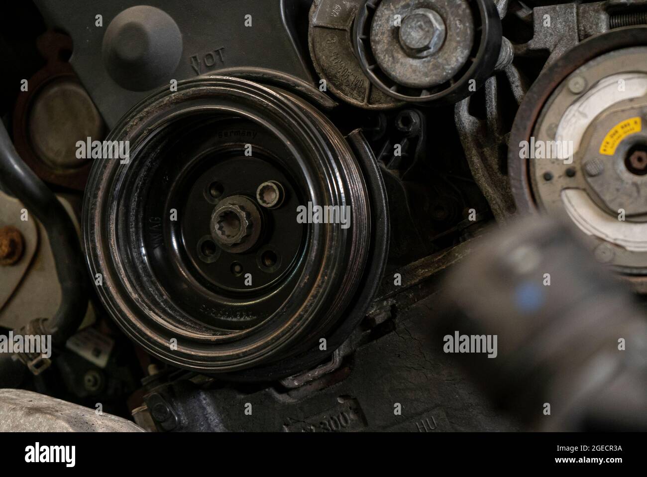 Puleggia nel motore dell'auto Foto Stock