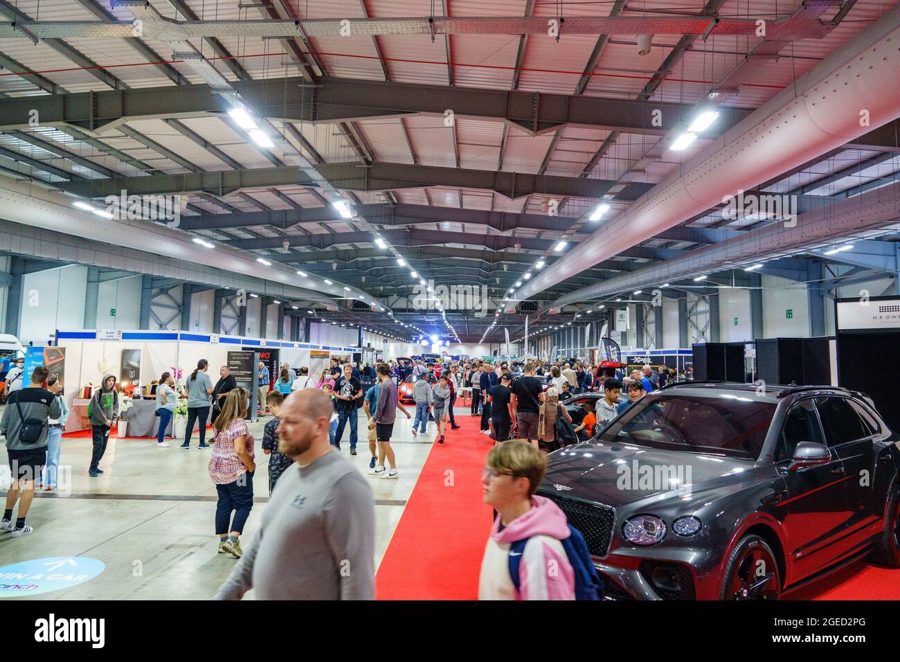 Farnborough, 19th agosto 2021. Il British Motor Show si apre per una mostra di tre giorni di motorsport, auto classiche, auto elettriche e supercar al Farnborough International Exhibition and Conference Centre. Foto Stock