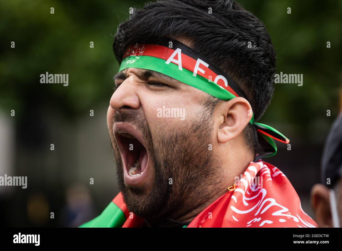 LONDRA, REGNO UNITO. 18 agosto 2021. Un gruppo di afgani protesta contro l'acquisizione dell'Afghanistan da parte dei talebani fuori dalle Camere del Parlamento mercoledì 18 agosto 2021. (Credit: Tejas Sandhu | MI News) Credit: MI News & Sport /Alamy Live News Foto Stock