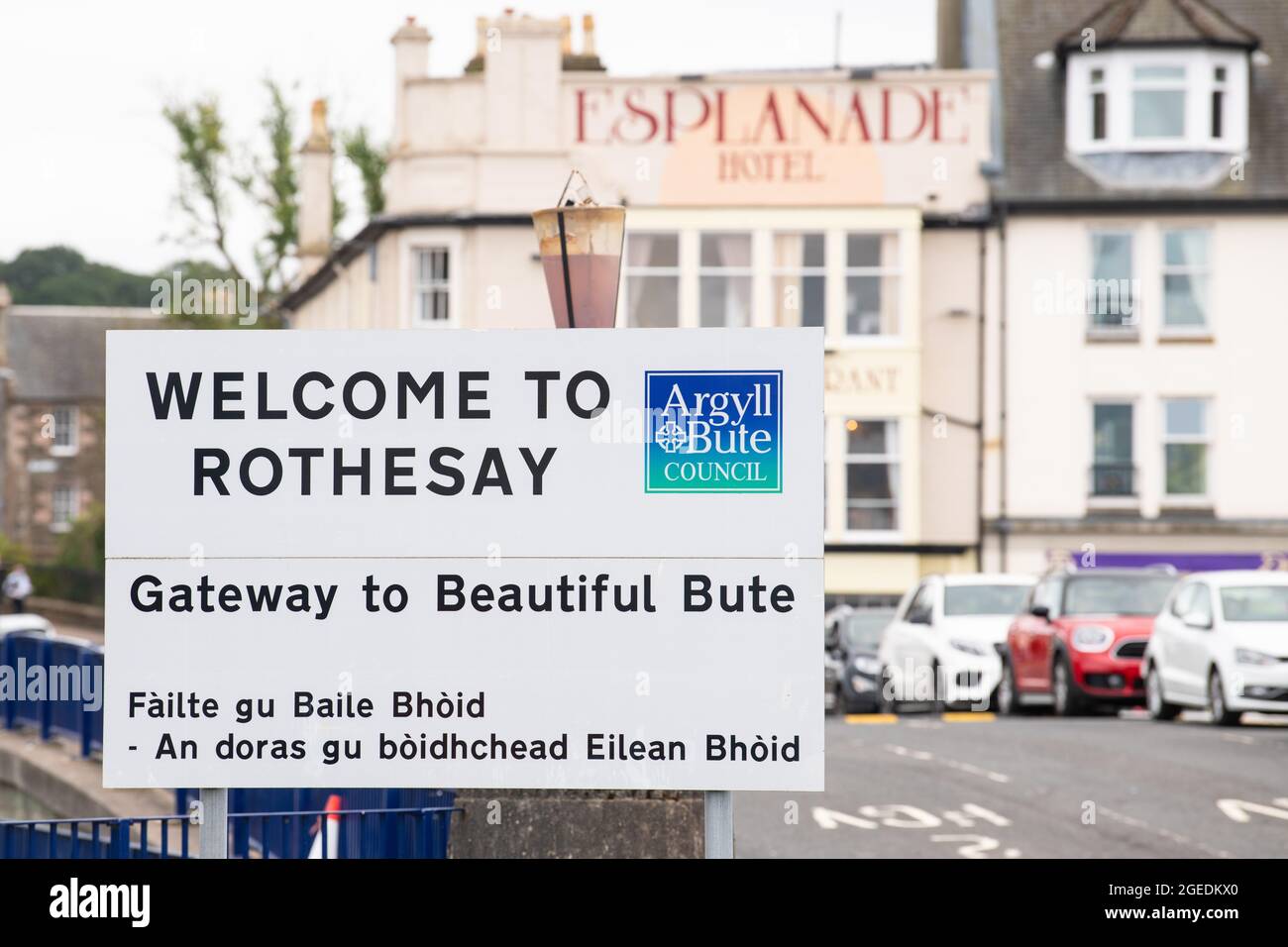 Benvenuti al Rothesay Gateway alla bella insegna di Bute al Rothesay Ferry Terminal, Isola di Bute, Argyll e Bute, Scozia, Regno Unito Foto Stock
